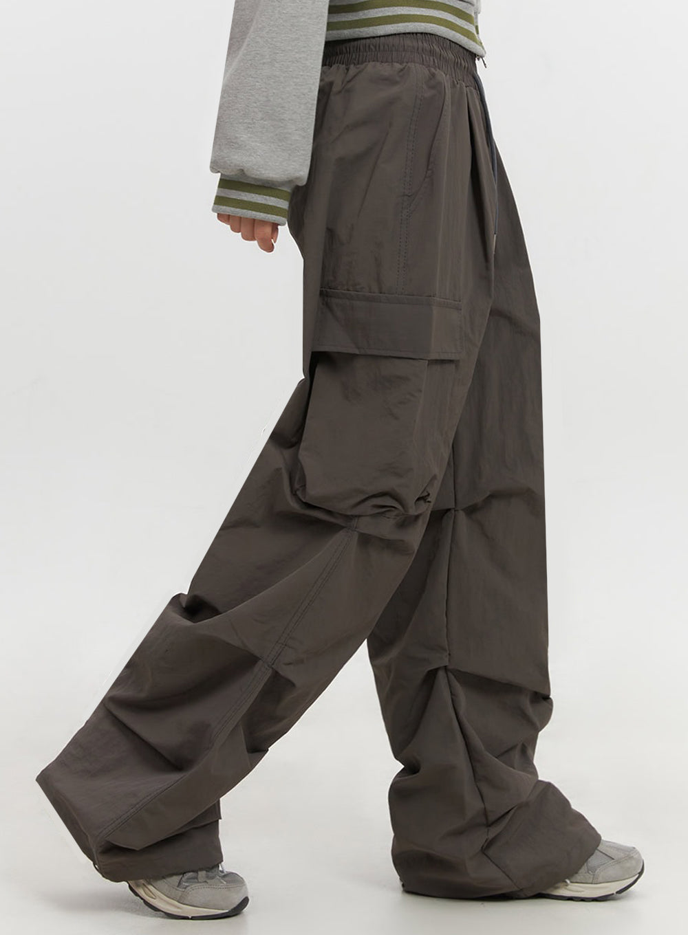 Pocketed Wide-Leg Cargo Pants IF510