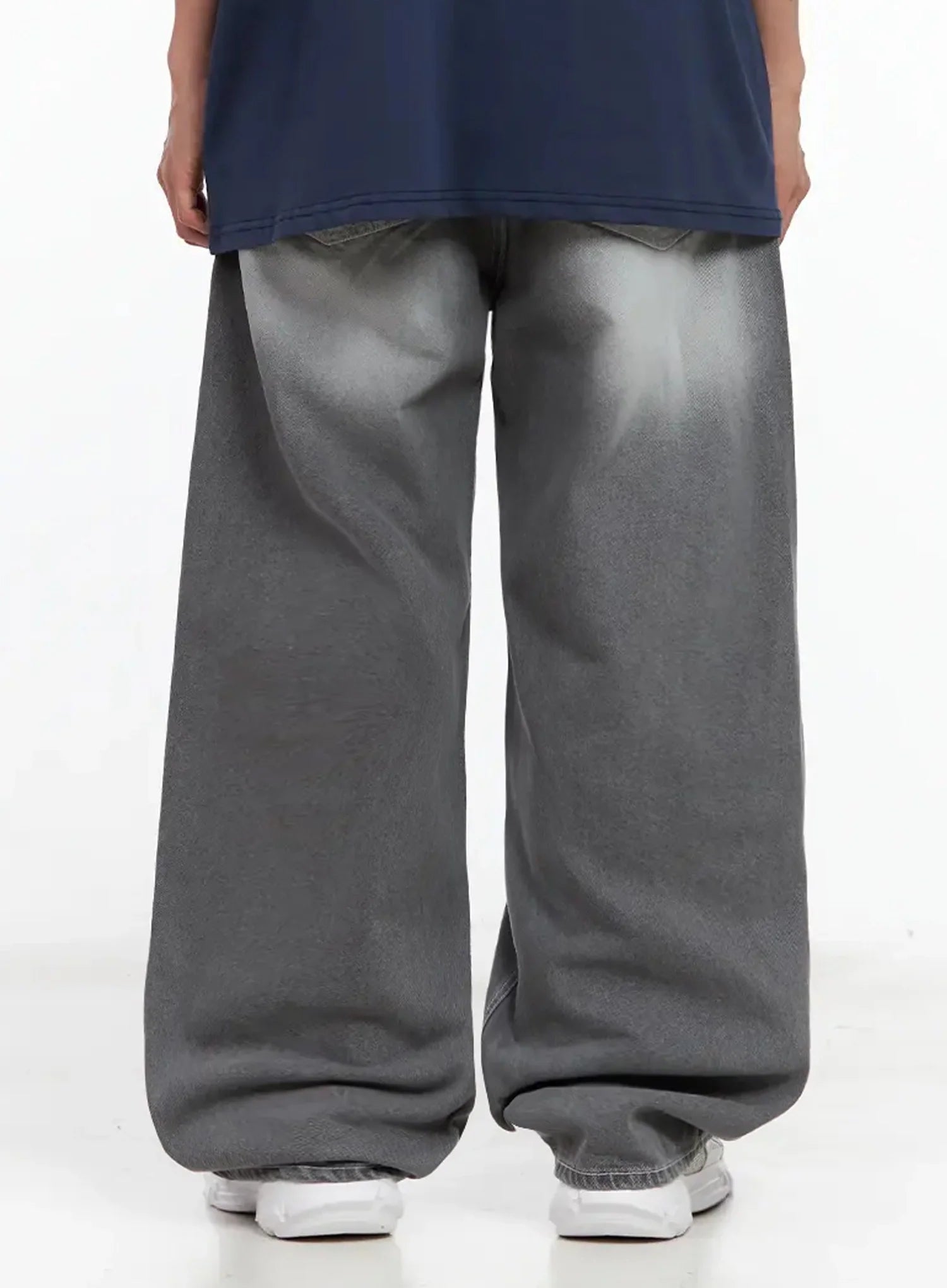 Men's Gray Vintage-Wash Jeans IL516