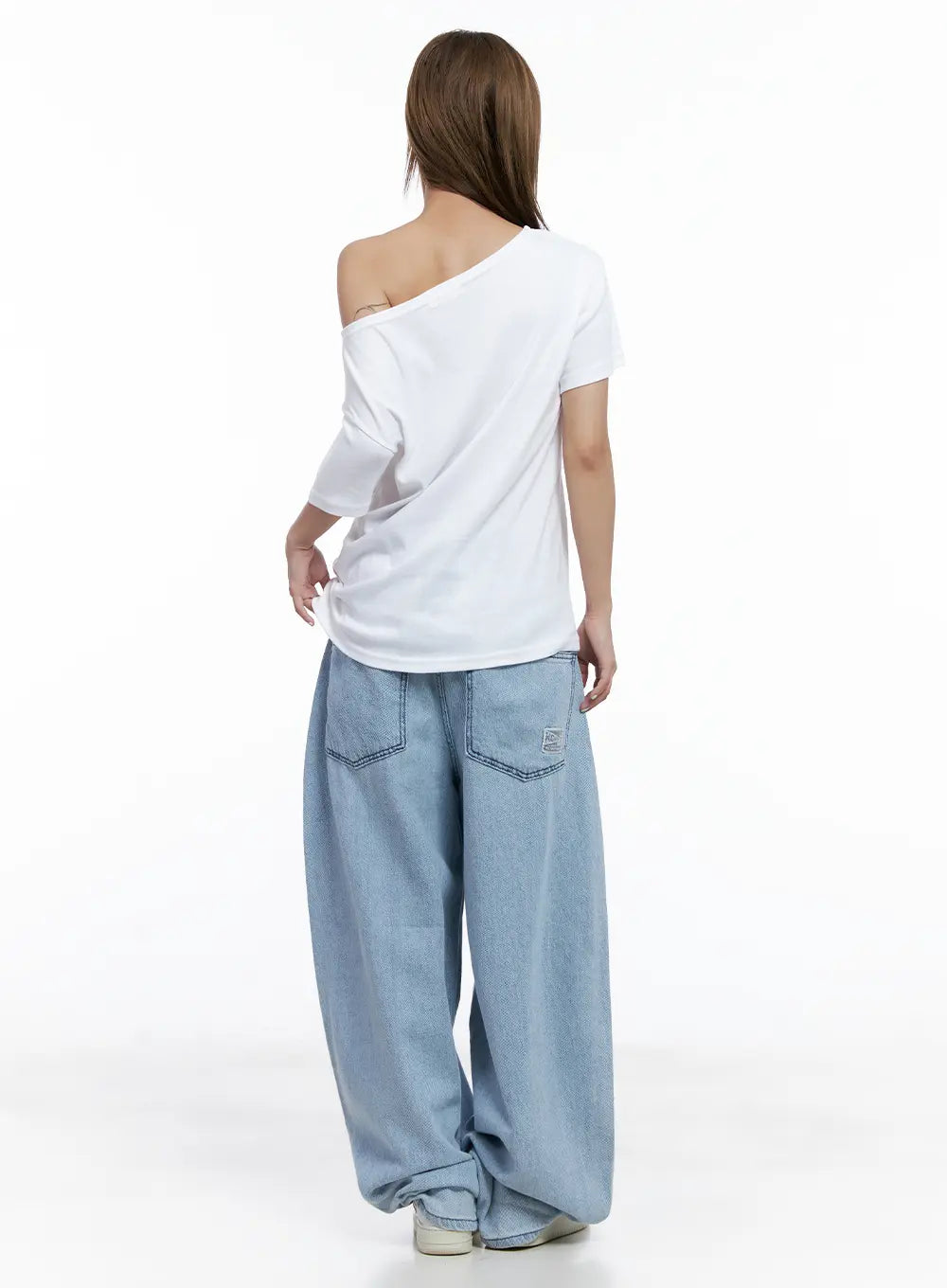 Casual Off-Shoulder Loose-Fit Tee CL511