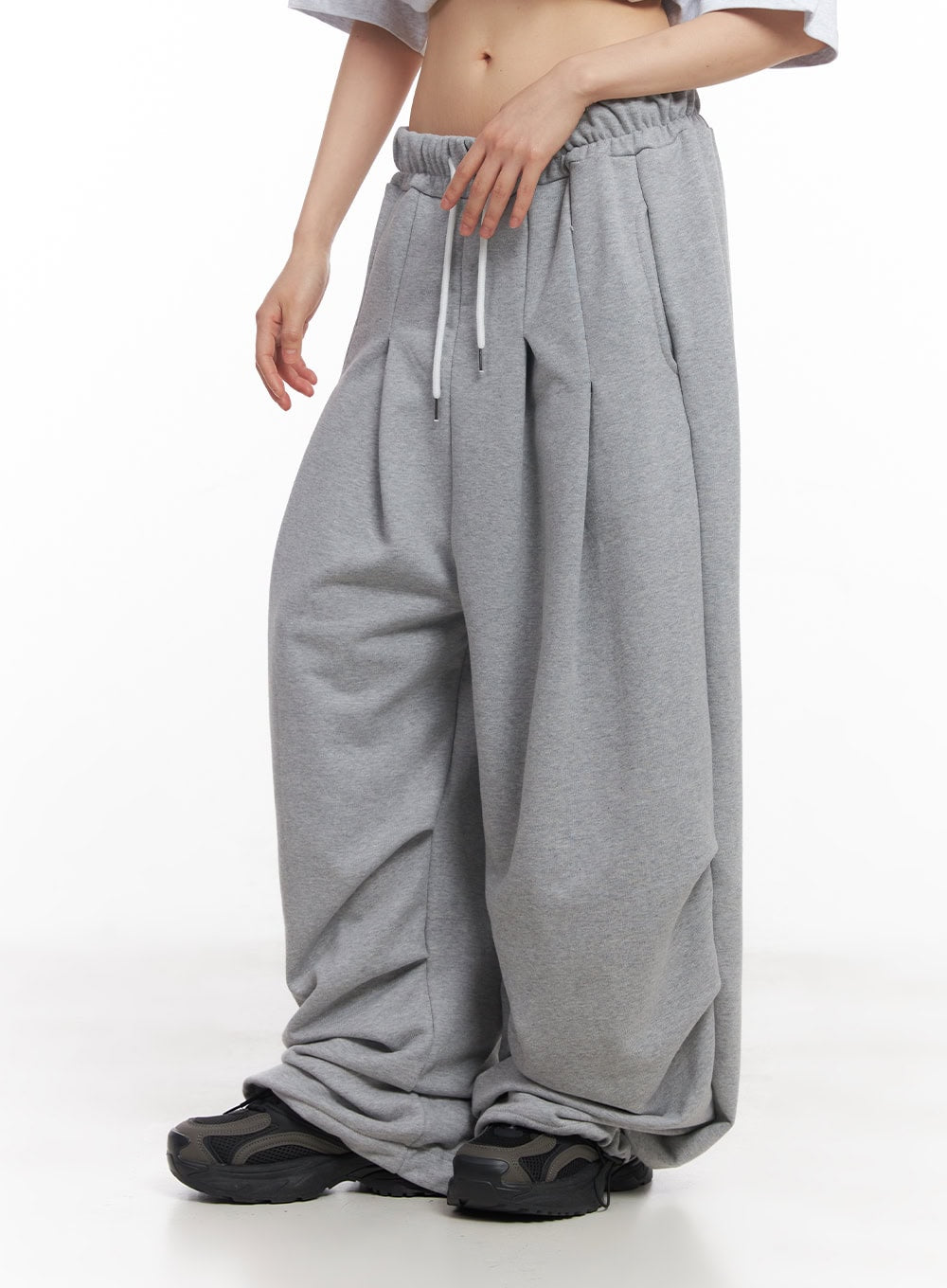 Wide-Fit Pintuck Sweatpants CY512