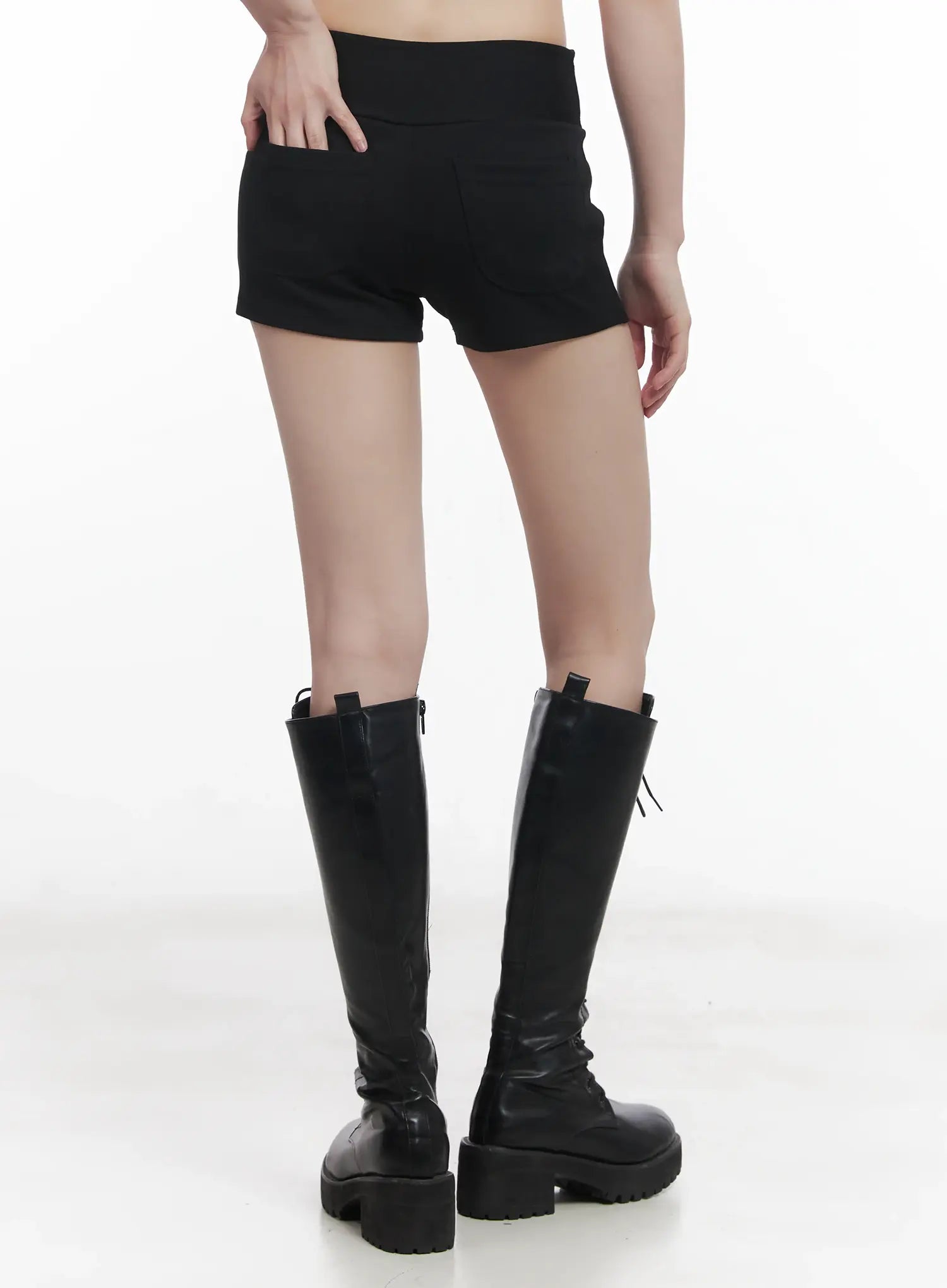 Basic Slim-Fit Shorts CU518