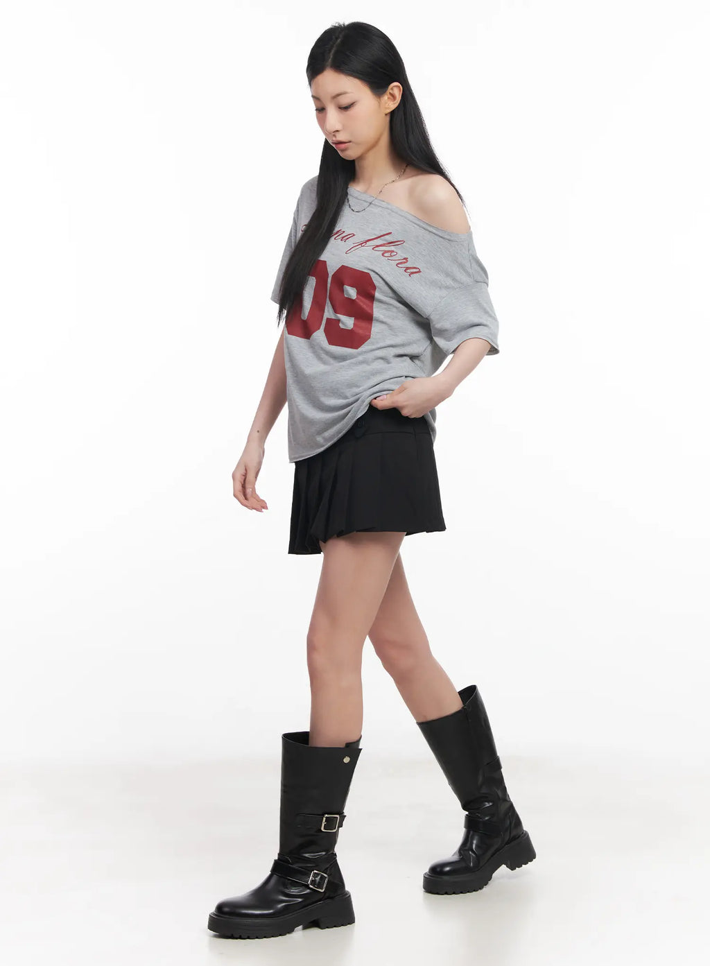 Loose-Fit One-Shoulder Graphic Tee CU511