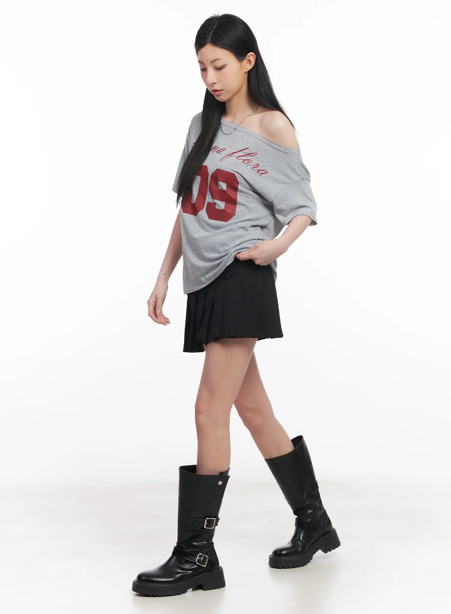 Loose-Fit One-Shoulder Graphic Tee CU511