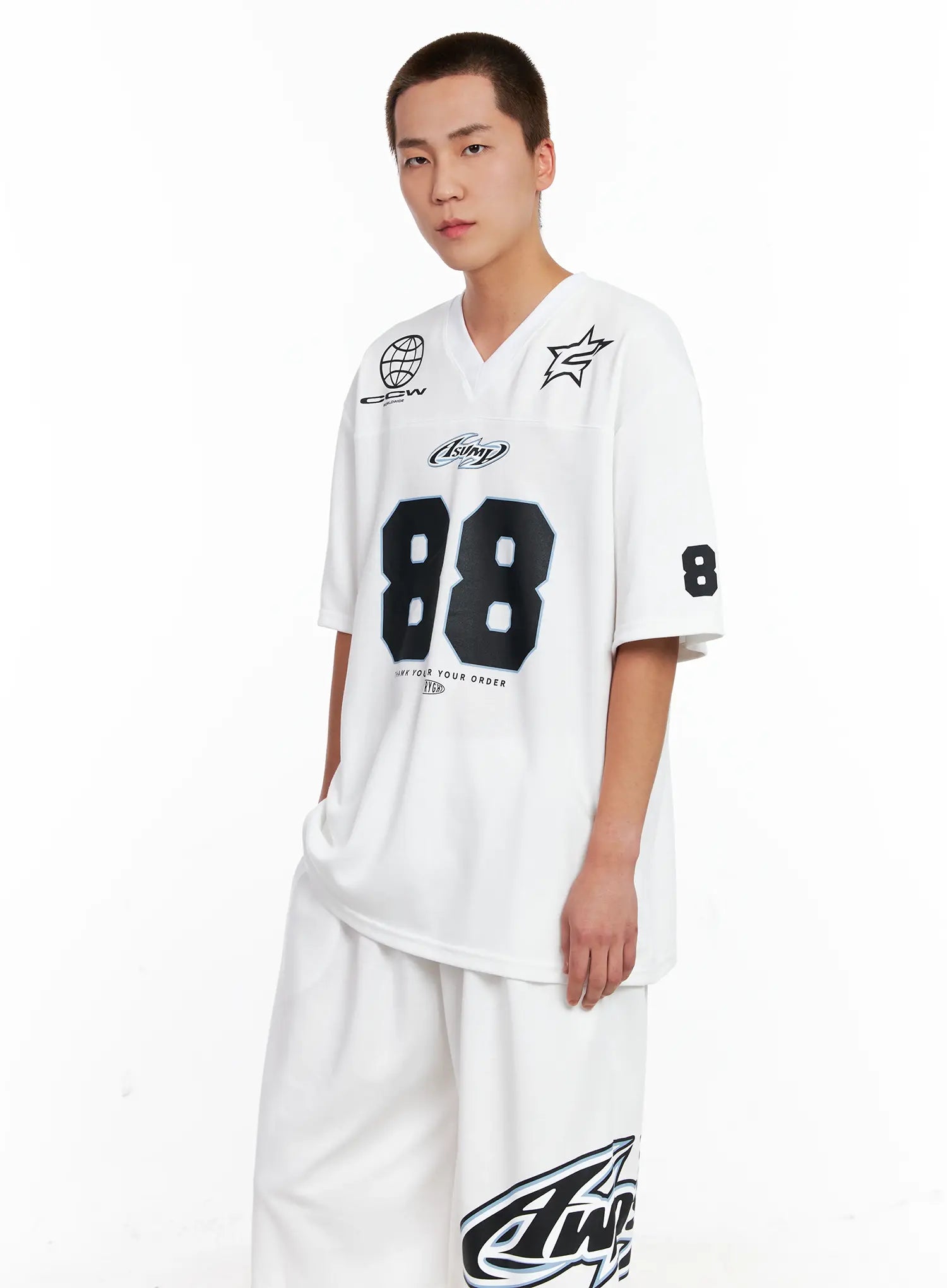 Men's Oversized Graphic V-Neck Tee IG508