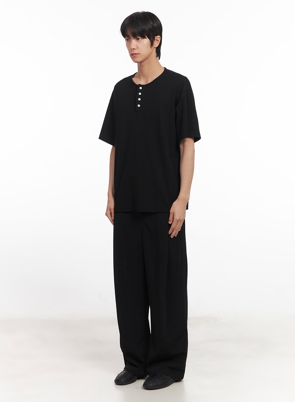 Men's Henley Neck Relaxed-Fit T-Shirt IA510