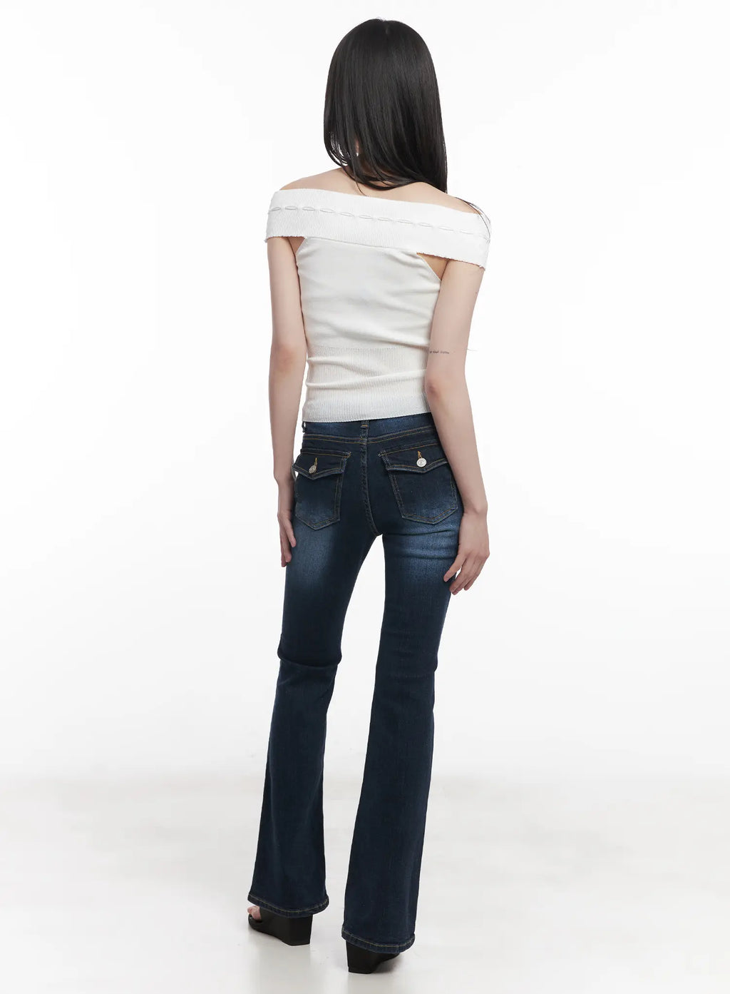 Minji Slim-Fit Flared Jeans CU519