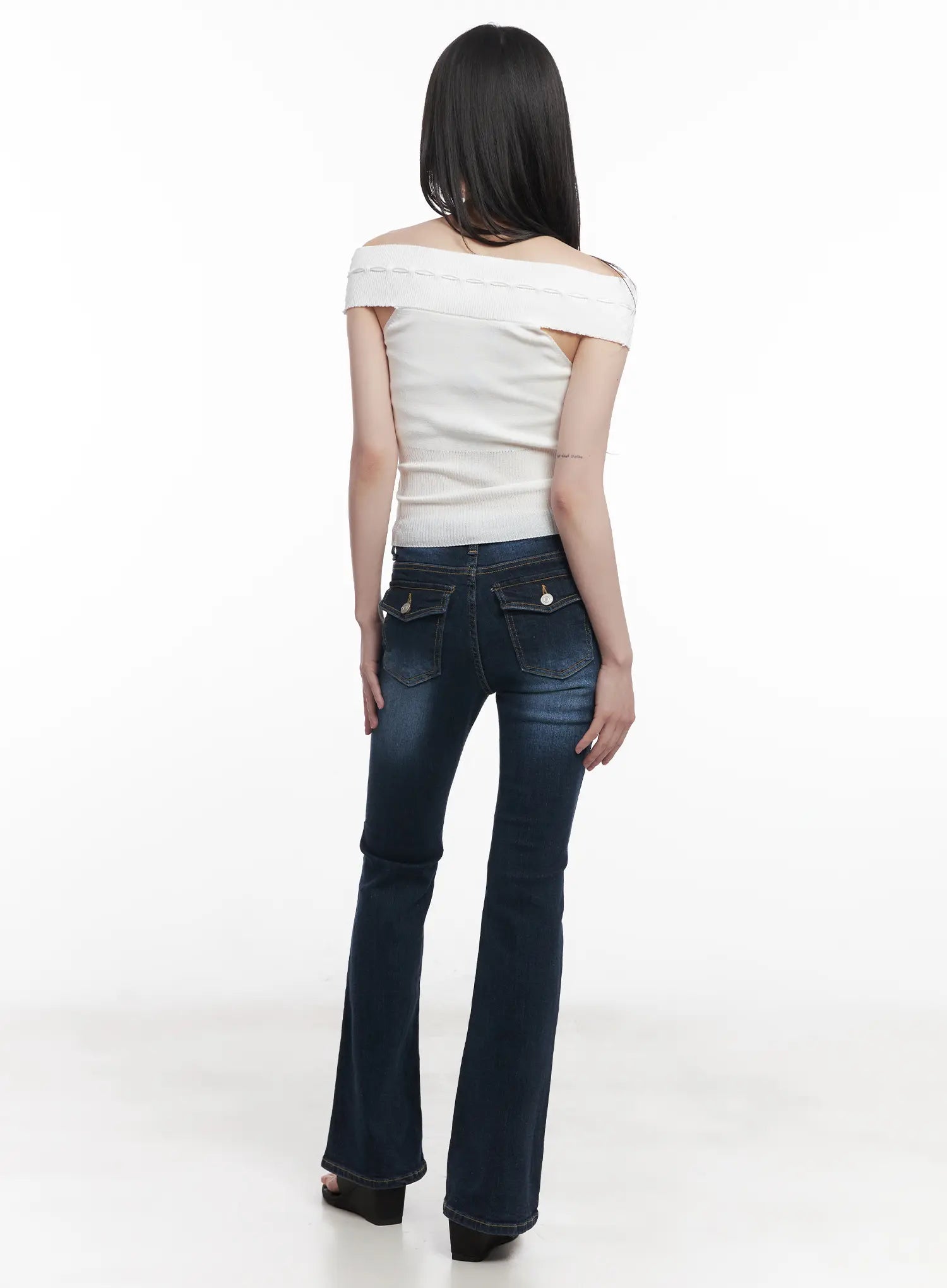 Minji Slim-Fit Flared Jeans CU519
