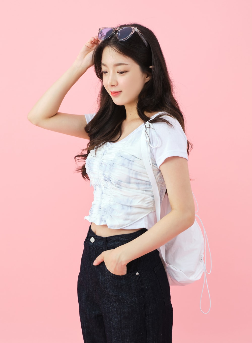 Deep Round Neck Basic Crop T-Shirt BU5