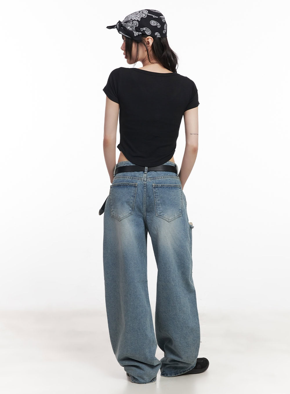 Slim-Fit V-Neck Buttoned Top CY520