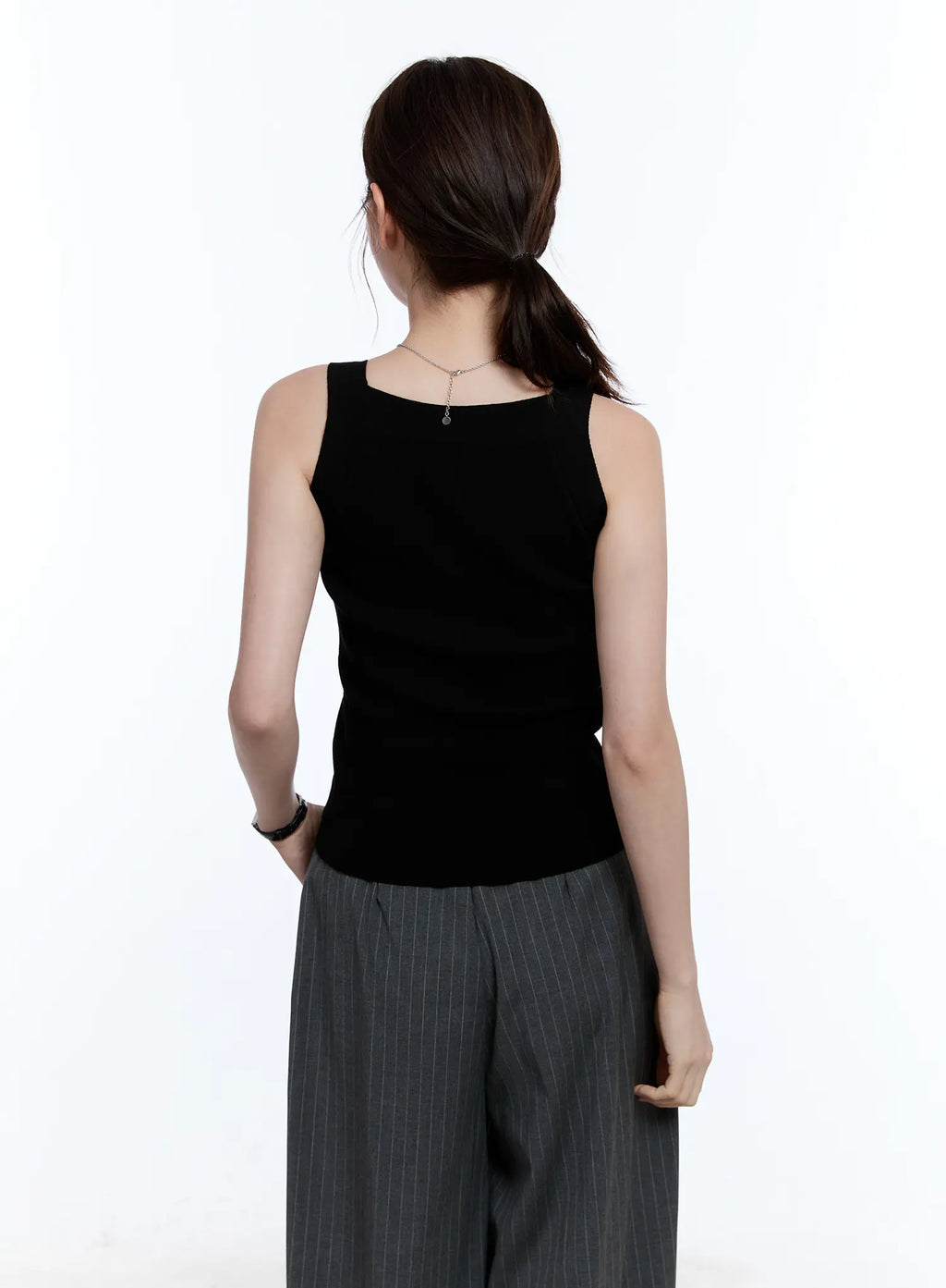 Slim-Fit Sleeveless Sweater CU513