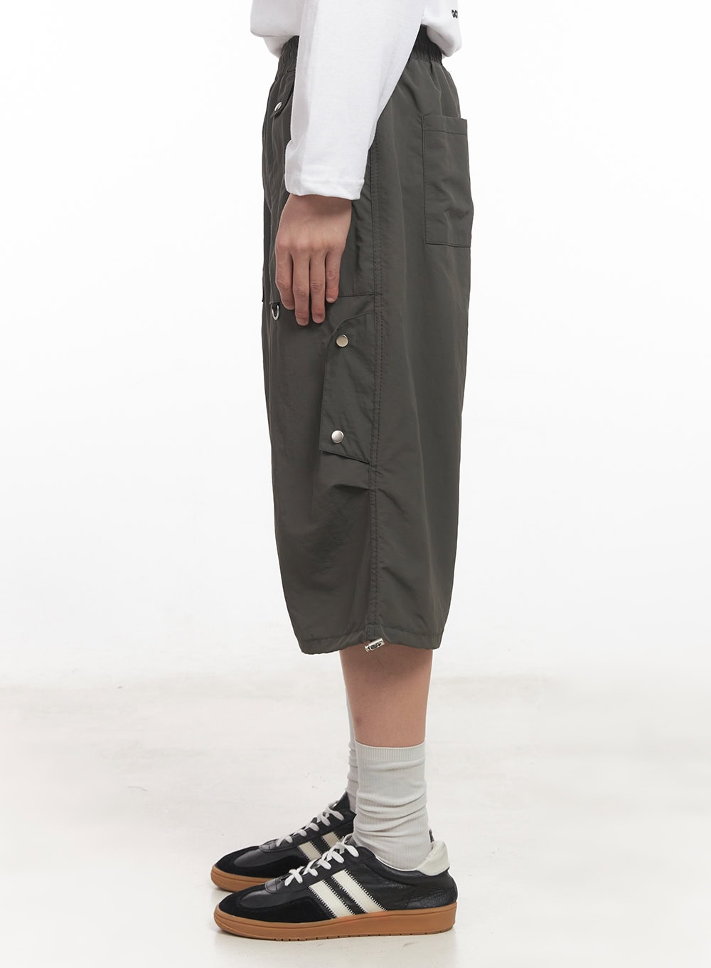 Men's Nylon Pocketed Wide-Fit Shorts IA510