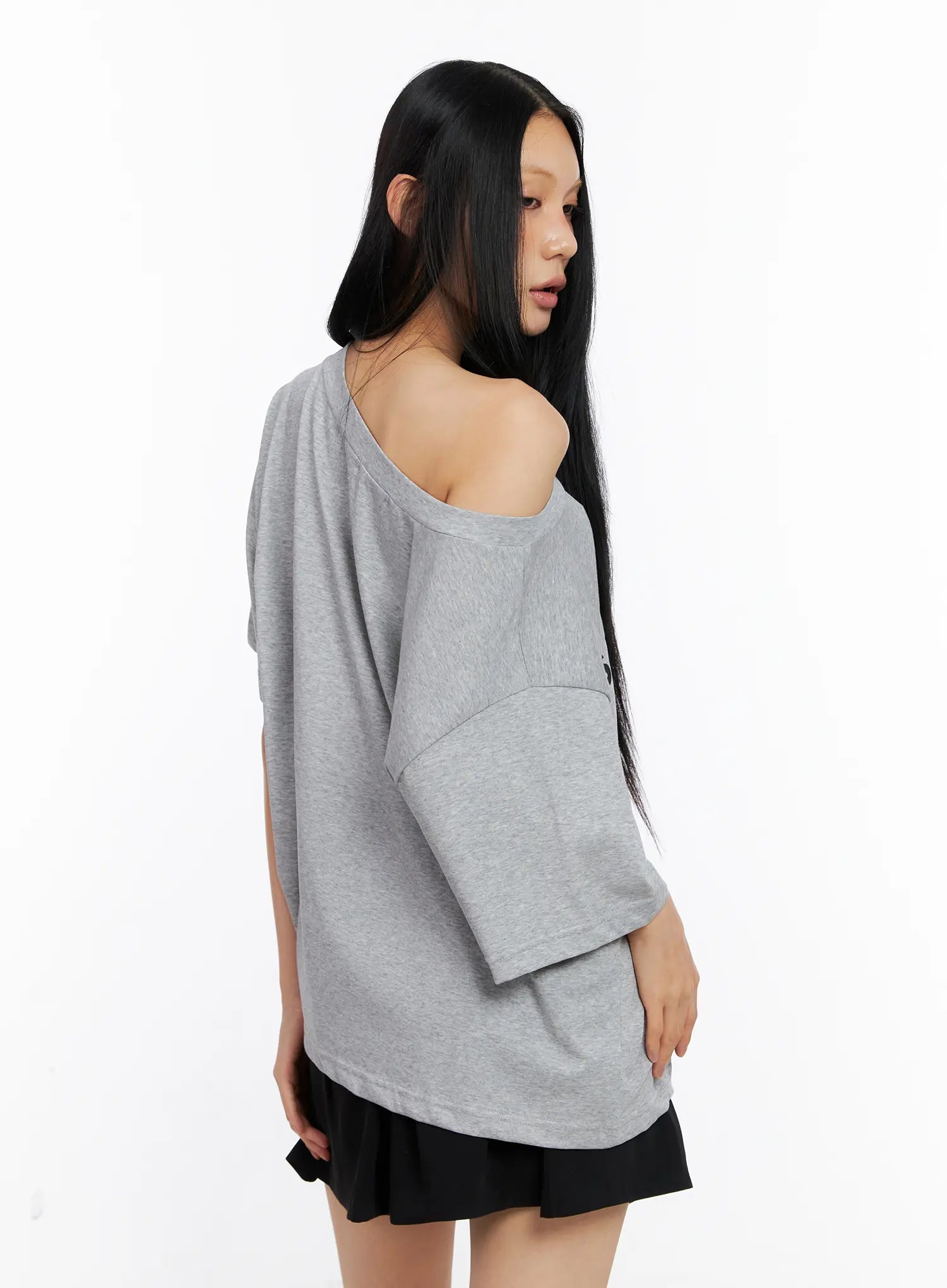 Off-Shoulder Relaxed-Fit Graphic Tee CL530