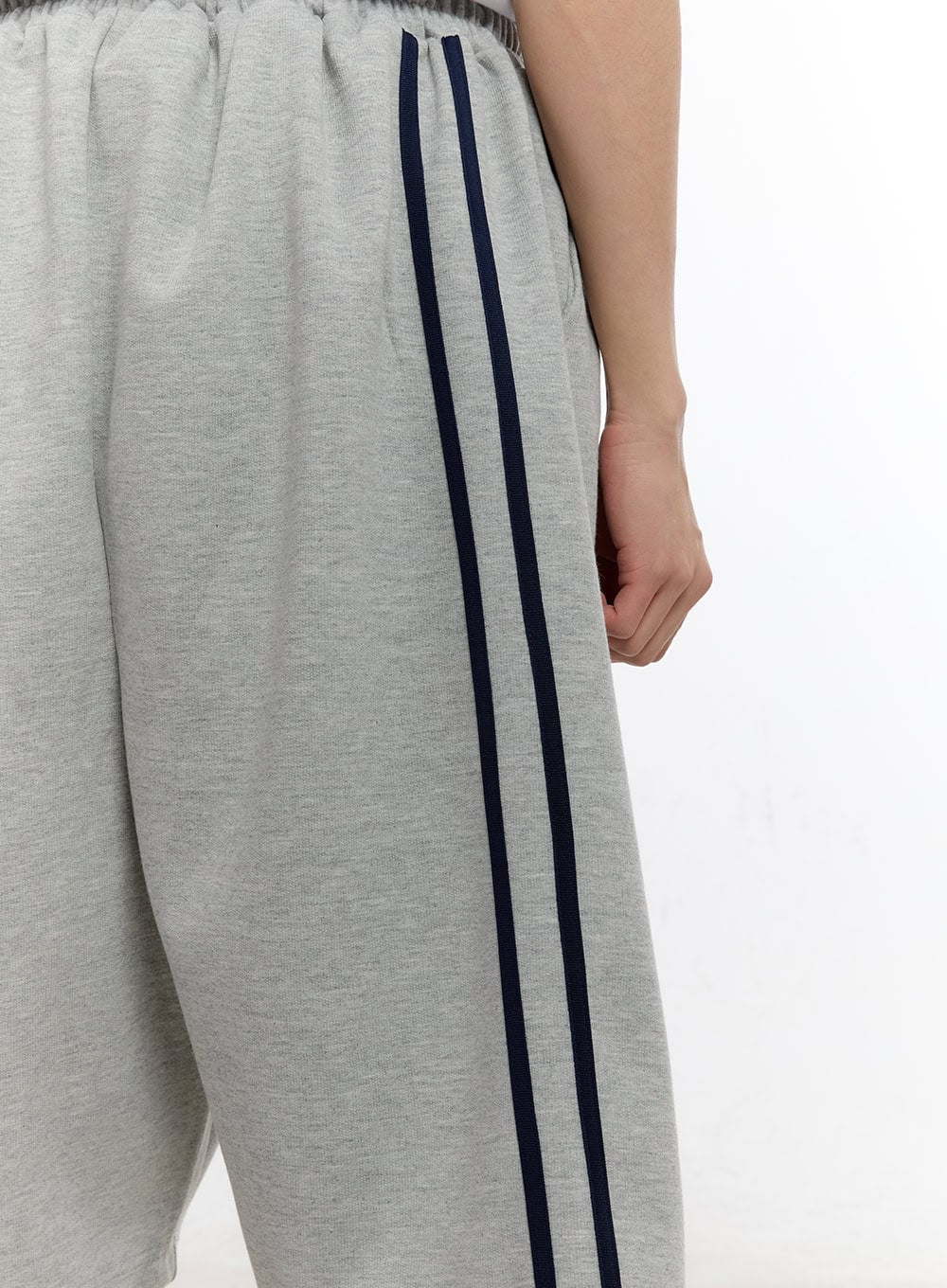 Men's Graphic Wide-Fit Sweat Shorts IA504