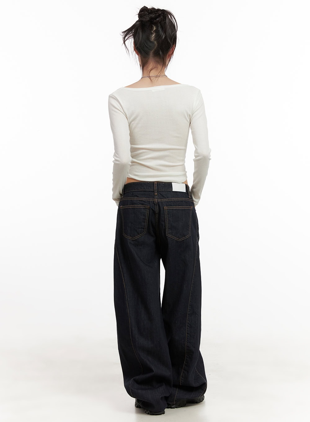 Graphic Slim-Fit Long-Sleeve Crop Top CJ502