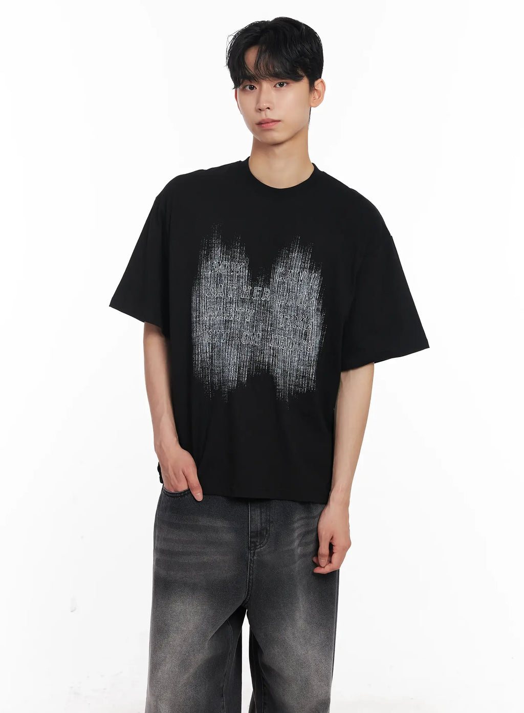 Men's Graphic Relaxed-Fit Tee IU526
