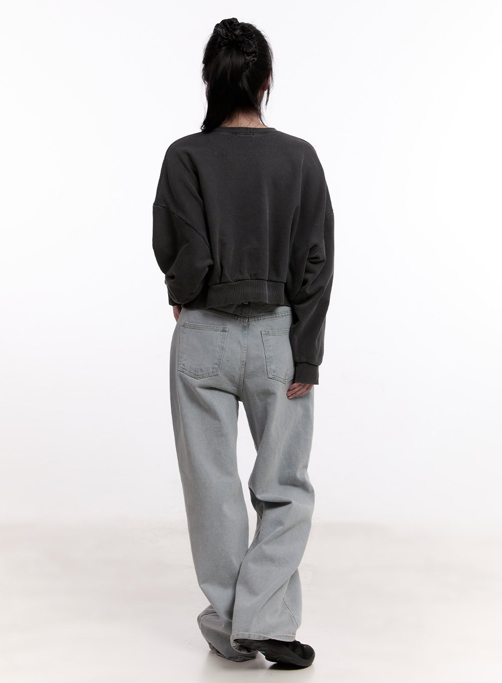 Graphic Loose-Fit Cropped Sweatshirt CM526