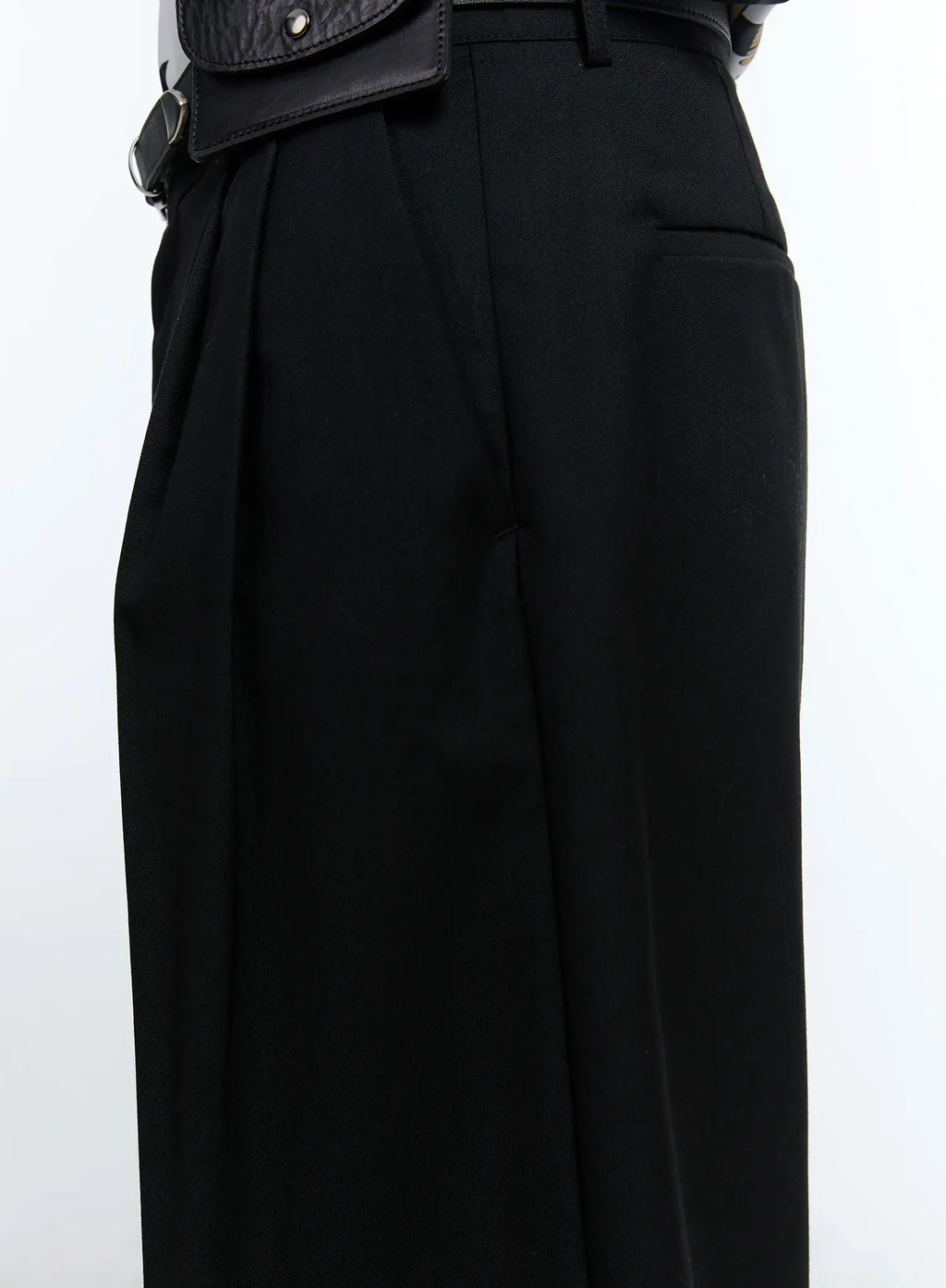 Men's Classic Pleated Bermuda Shorts IG519