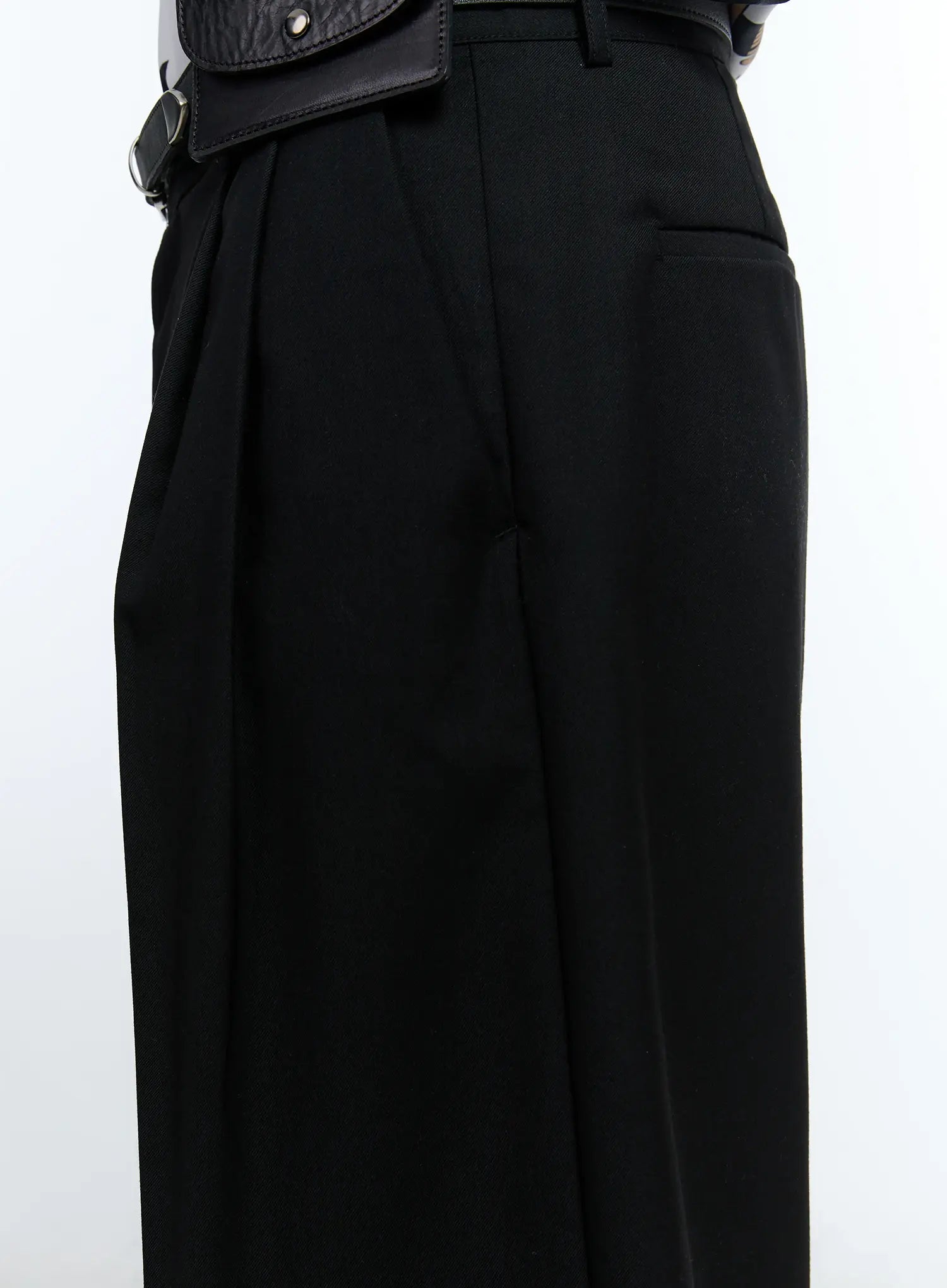 Men's Classic Pleated Bermuda Shorts IG519