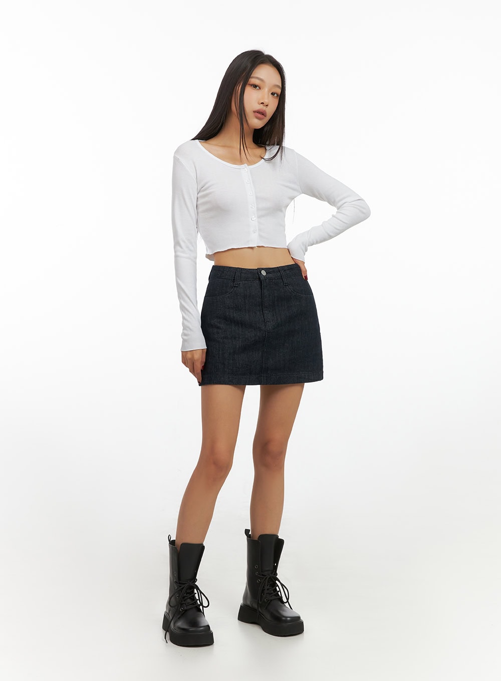 Buttoned U-Neck Crop Top IS427
