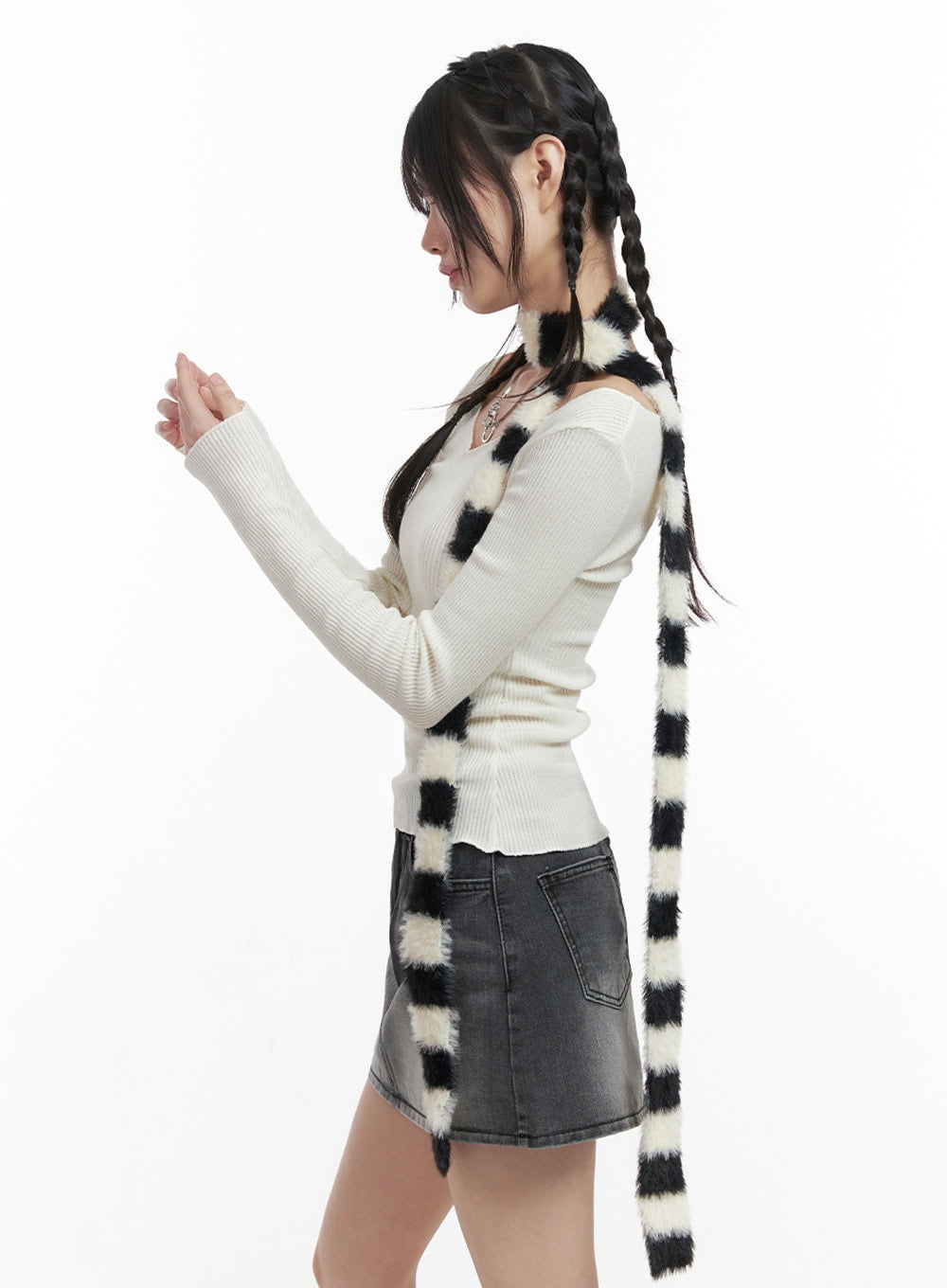 Slim-Fit V-Neck Long Sleeve Top IN427