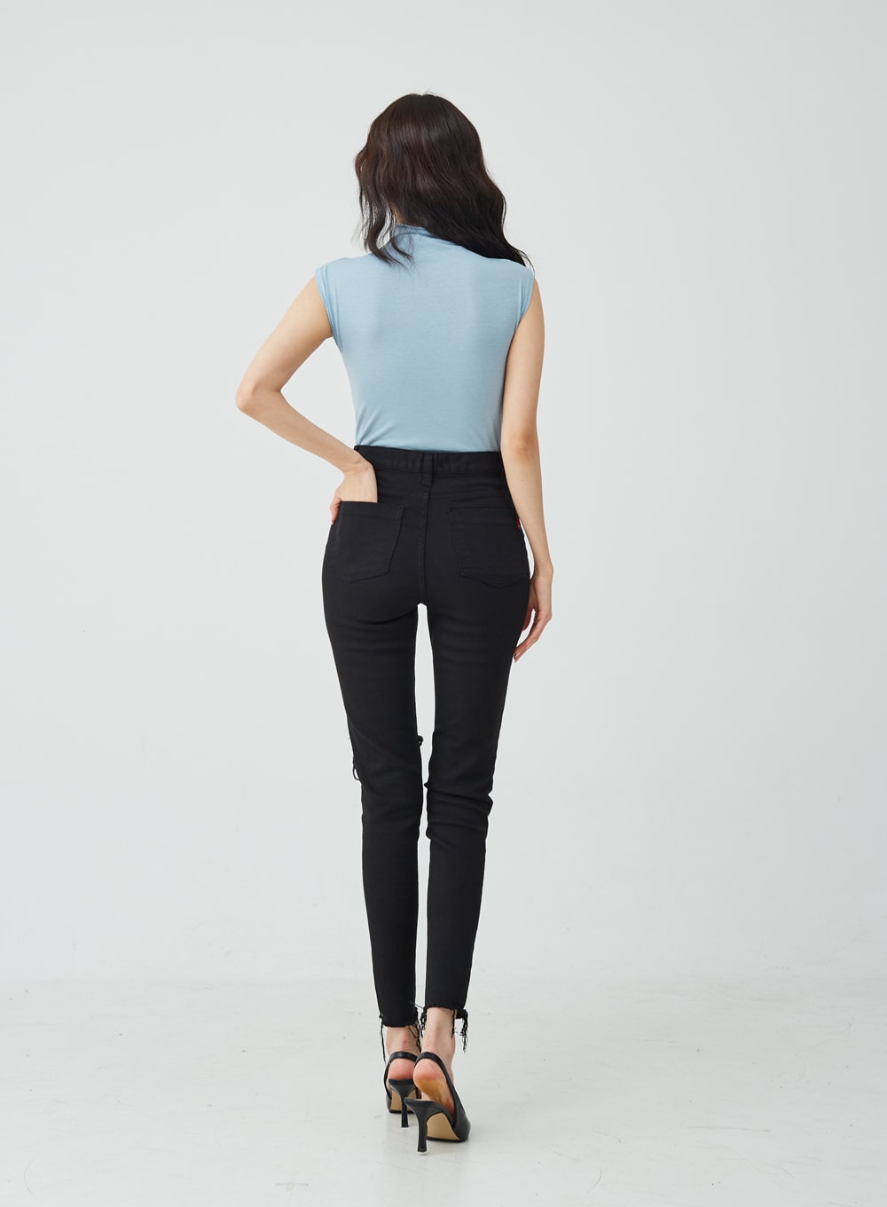 Half Neck Sleeveless T-Shirt IU26