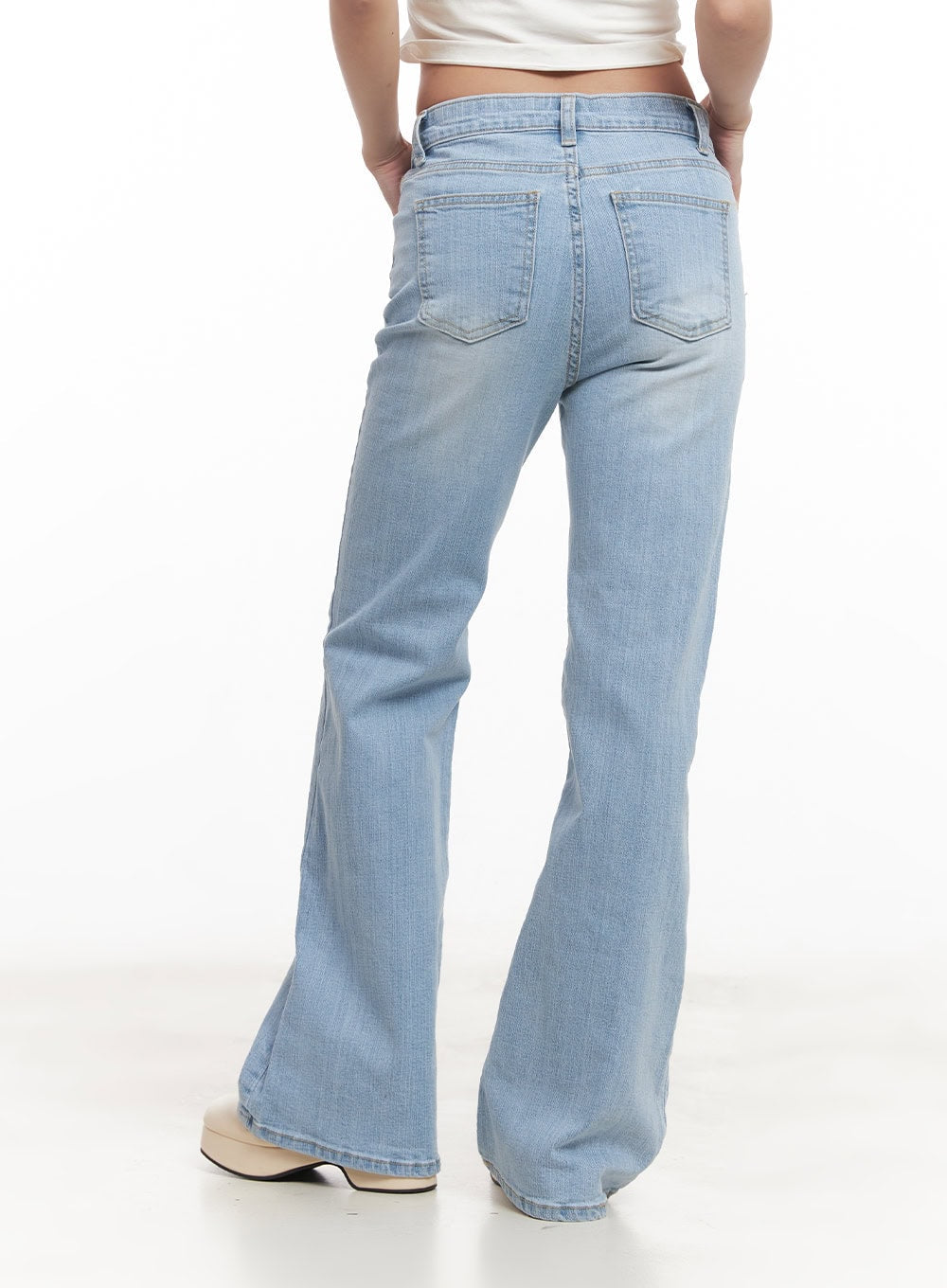 Suzy Slim-Fit Bootcut Jeans CM505