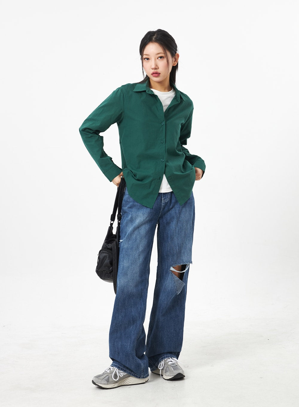 Ripped Knee Mid-Wash Jeans CA305