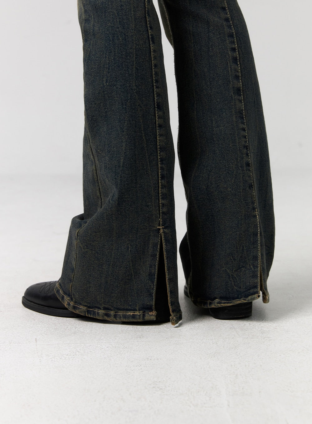 Washed Jeans with Back Cut CG327