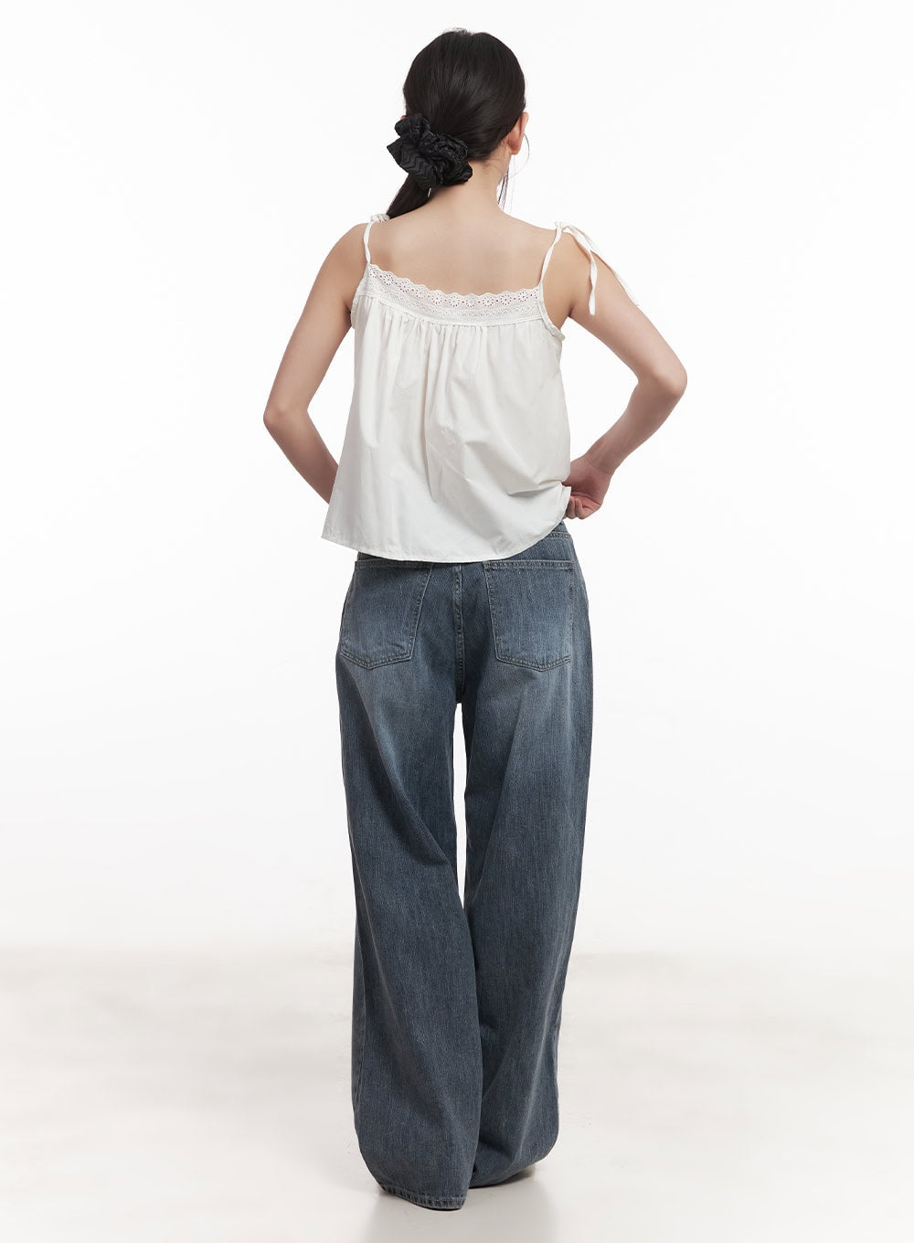 Loose-Fit Lace Trim Cami CM528