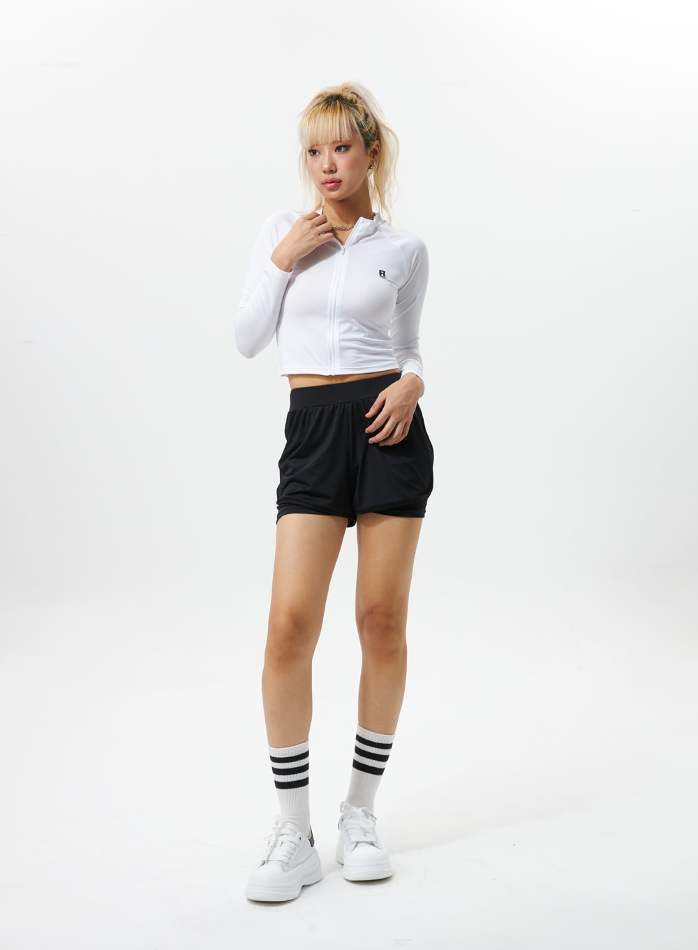 Tight-Fit Crop Zip-Up IS322