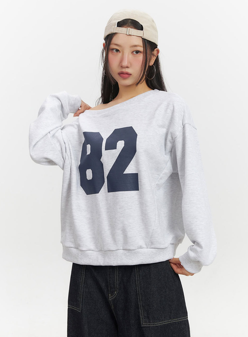 One-Shoulder Graphic Crewneck IF510