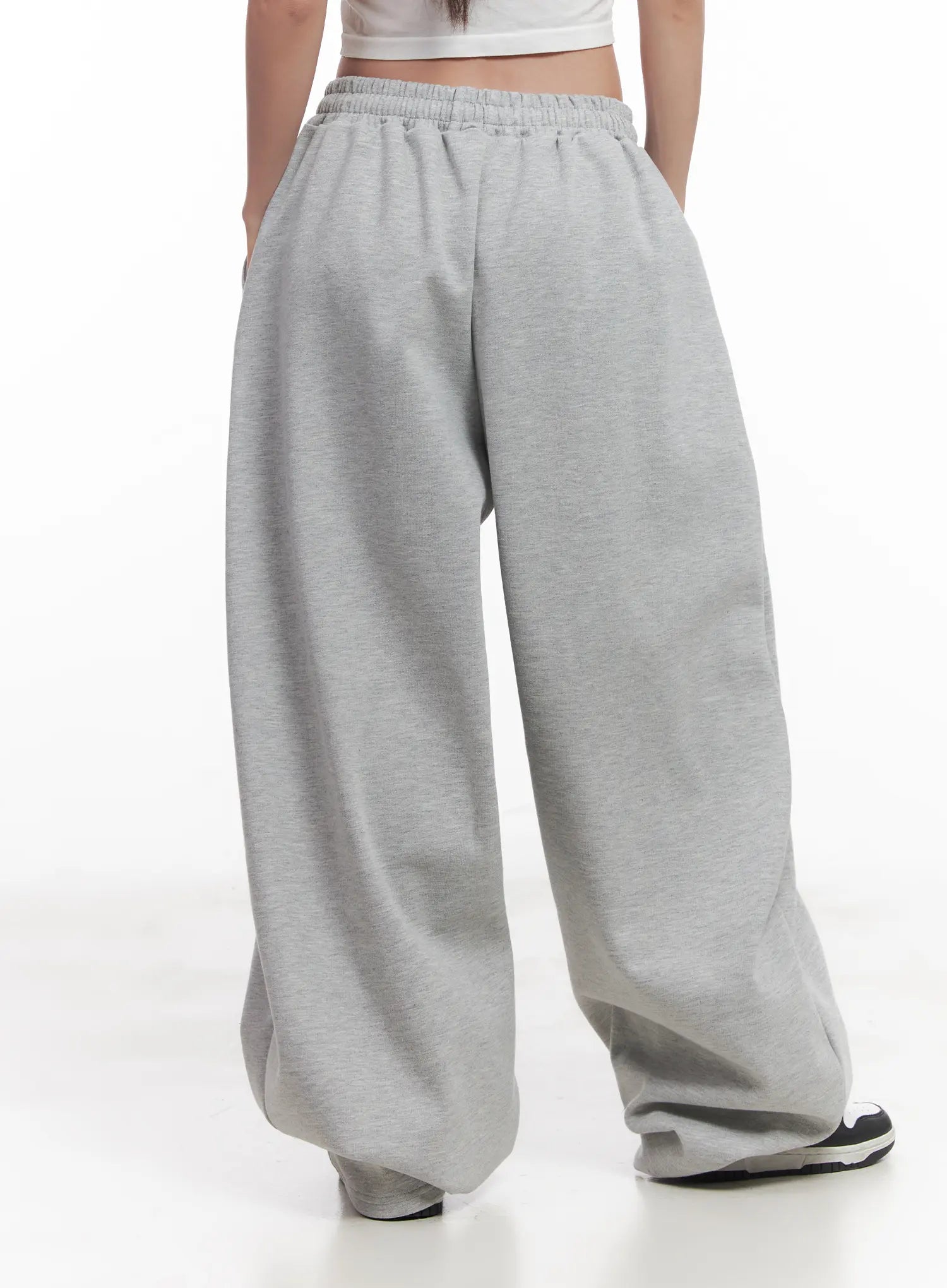Basic Wide-Fit Sweatpants CU517