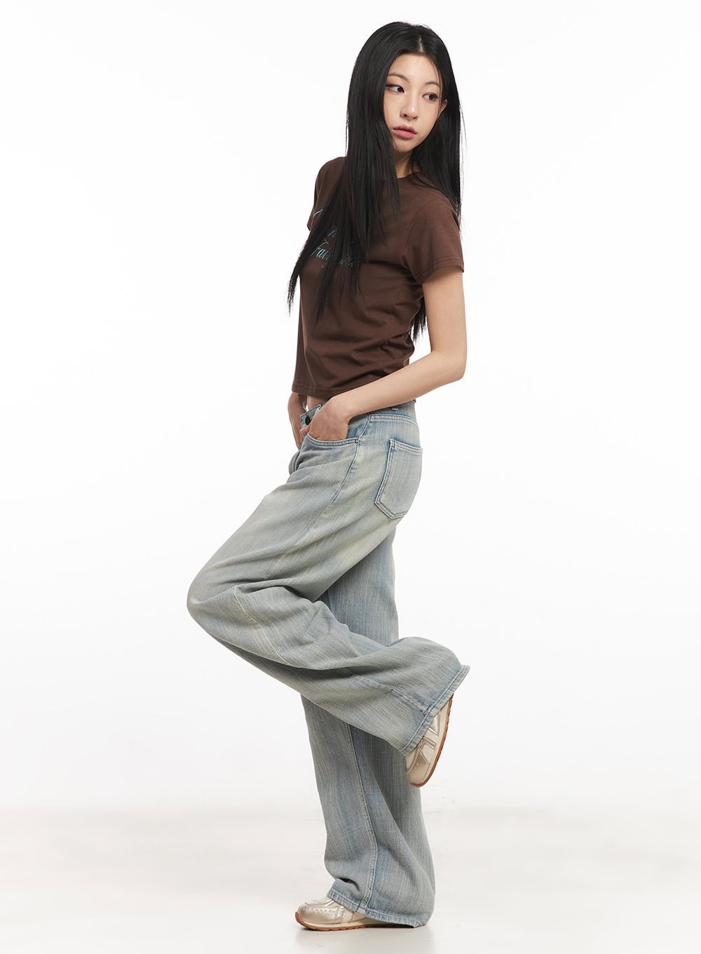 Slim-Fit Cropped Graphic Tee CA514