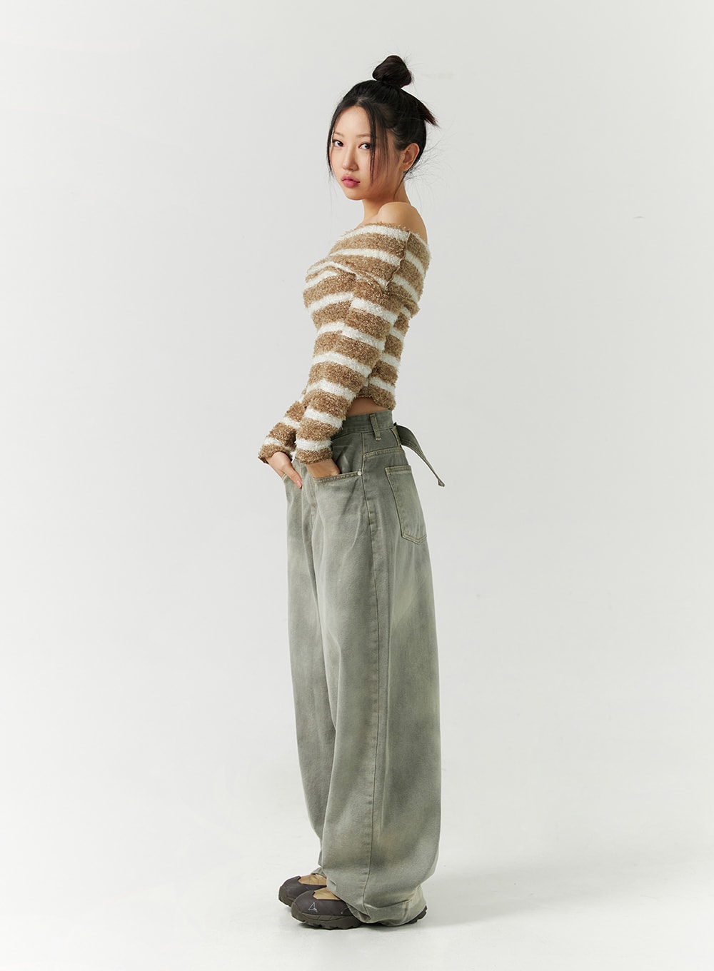 Mid-Rise Wide Leg Jeans CD301