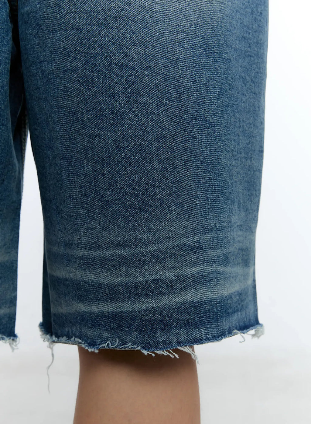 Men's Raw Hem Denim Bermuda Shorts IG515