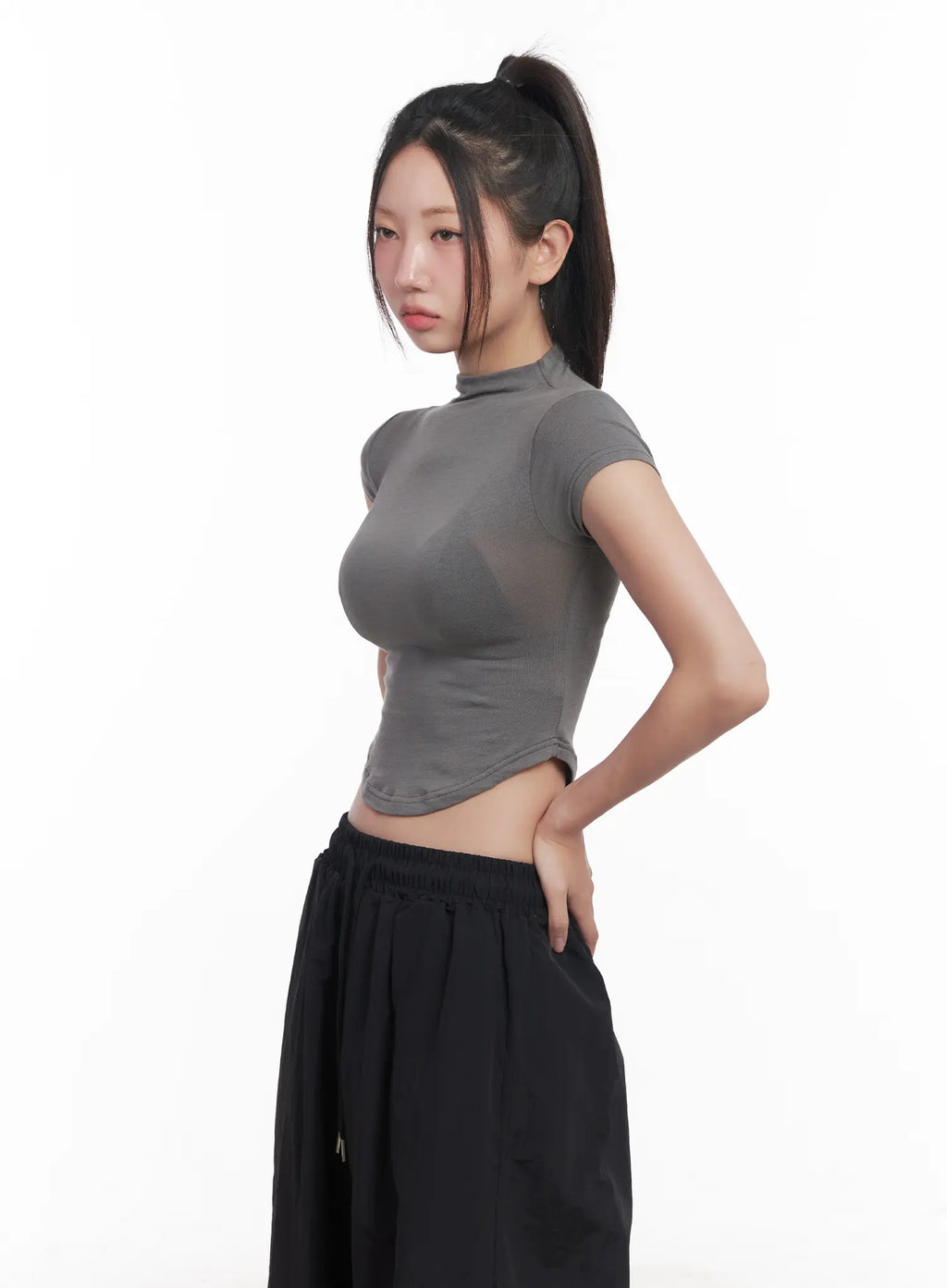 Slim-Fit Mock Neck Crop Top CU517