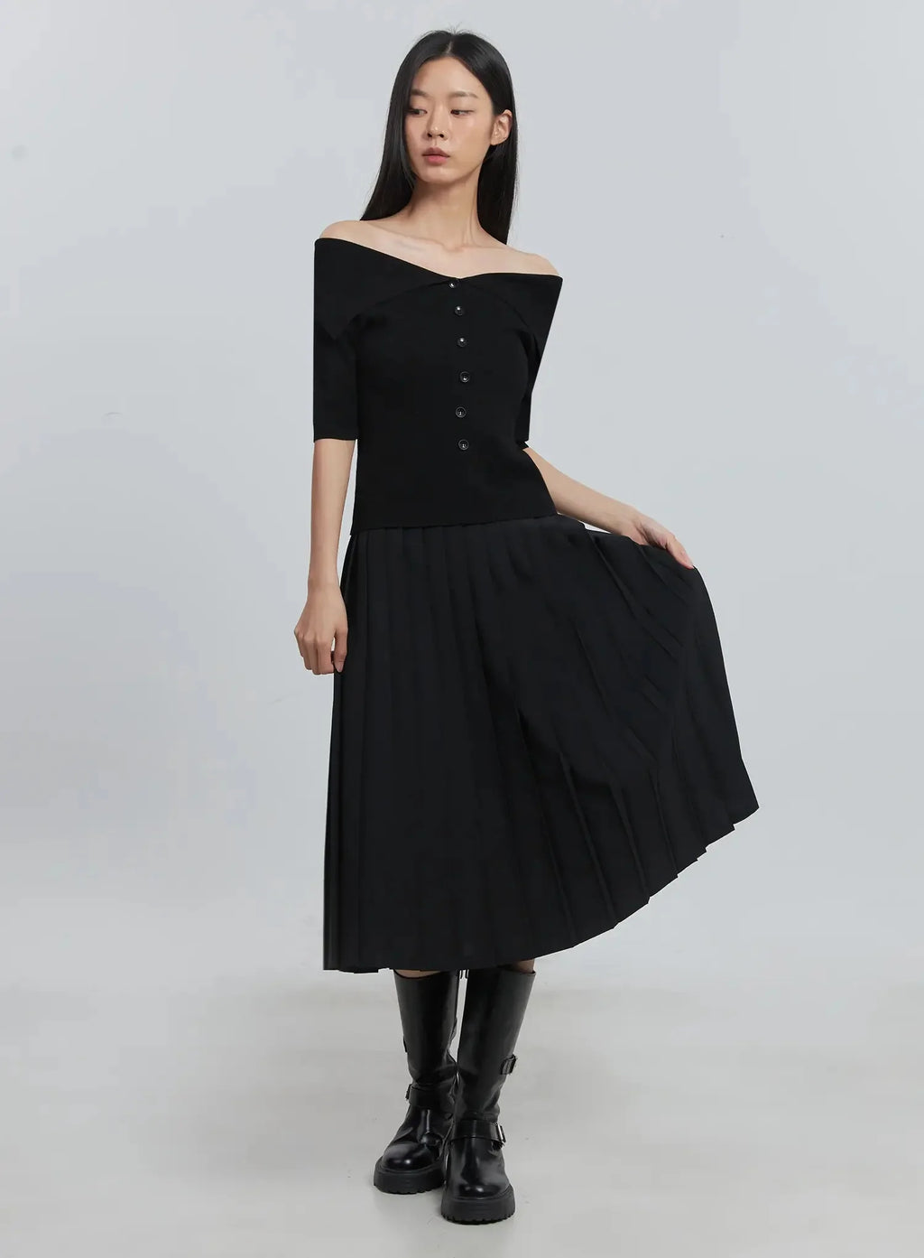 Off-Shoulder Buttoned Tee IU512