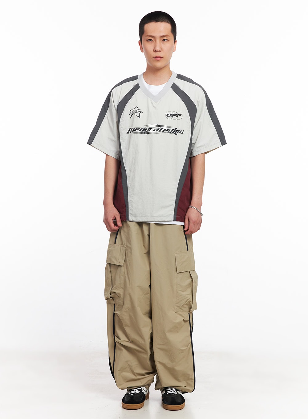 Men's Nylon Graphic V-Neck T-Shirt IU512