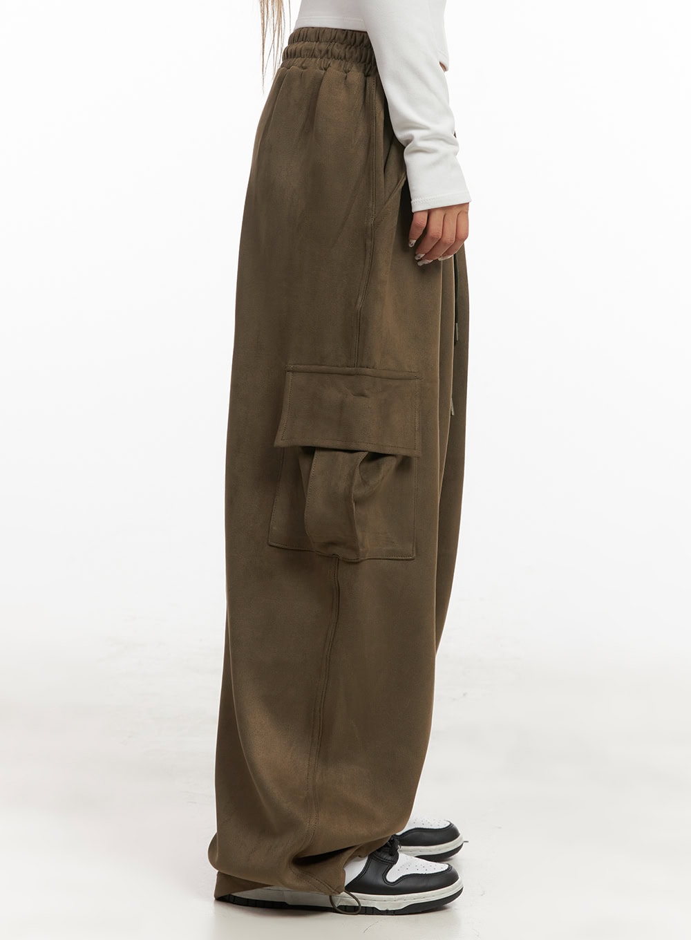 Suede Wide-Fit Cargo Sweatpants CJ507