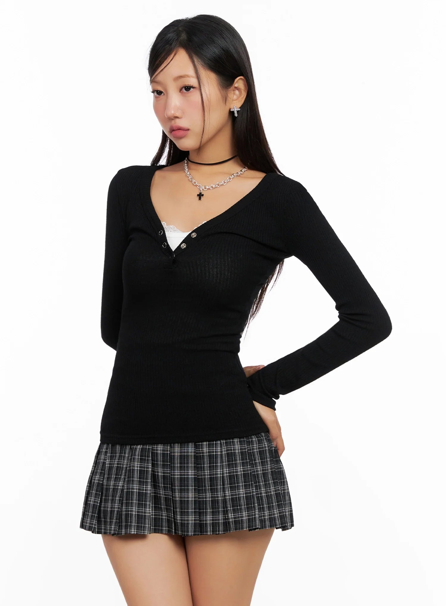 Long Sleeve V-Neck Tee IG527