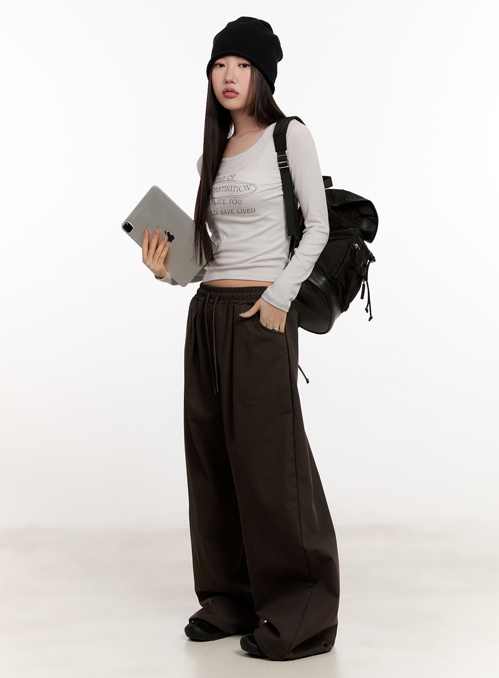 Slim-Fit Graphic Crop Top CM507