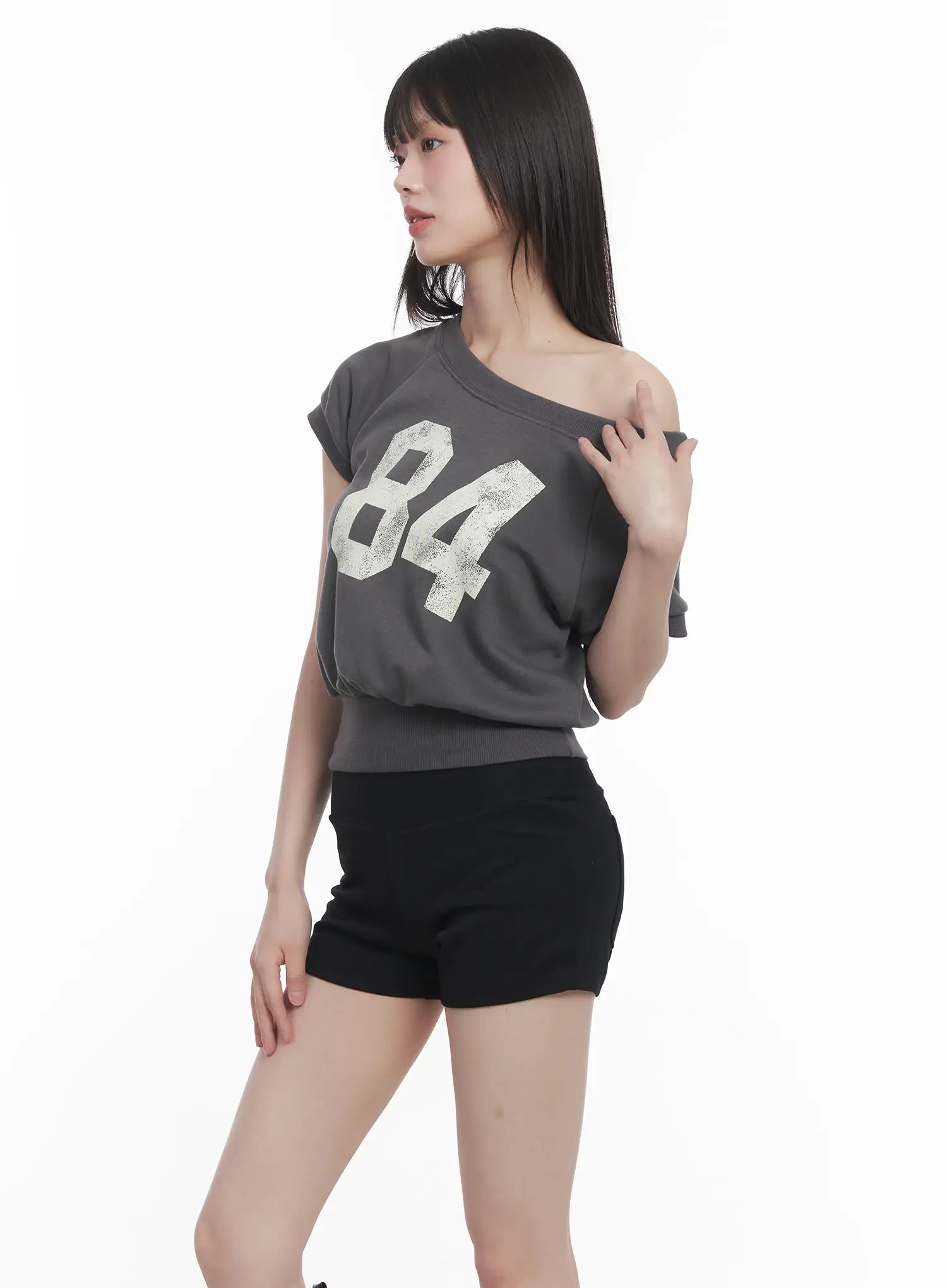 Asymmetric Graphic Relaxed-Fit Crop Top CU518