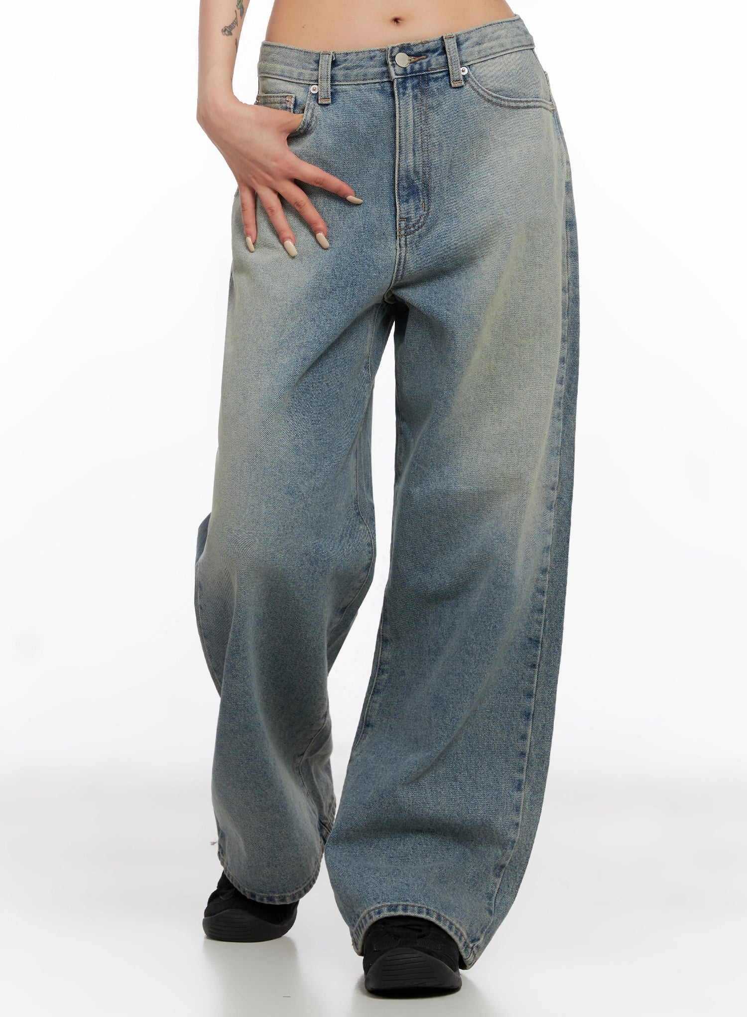Elani Light Washed Wide Leg Jeans IS508