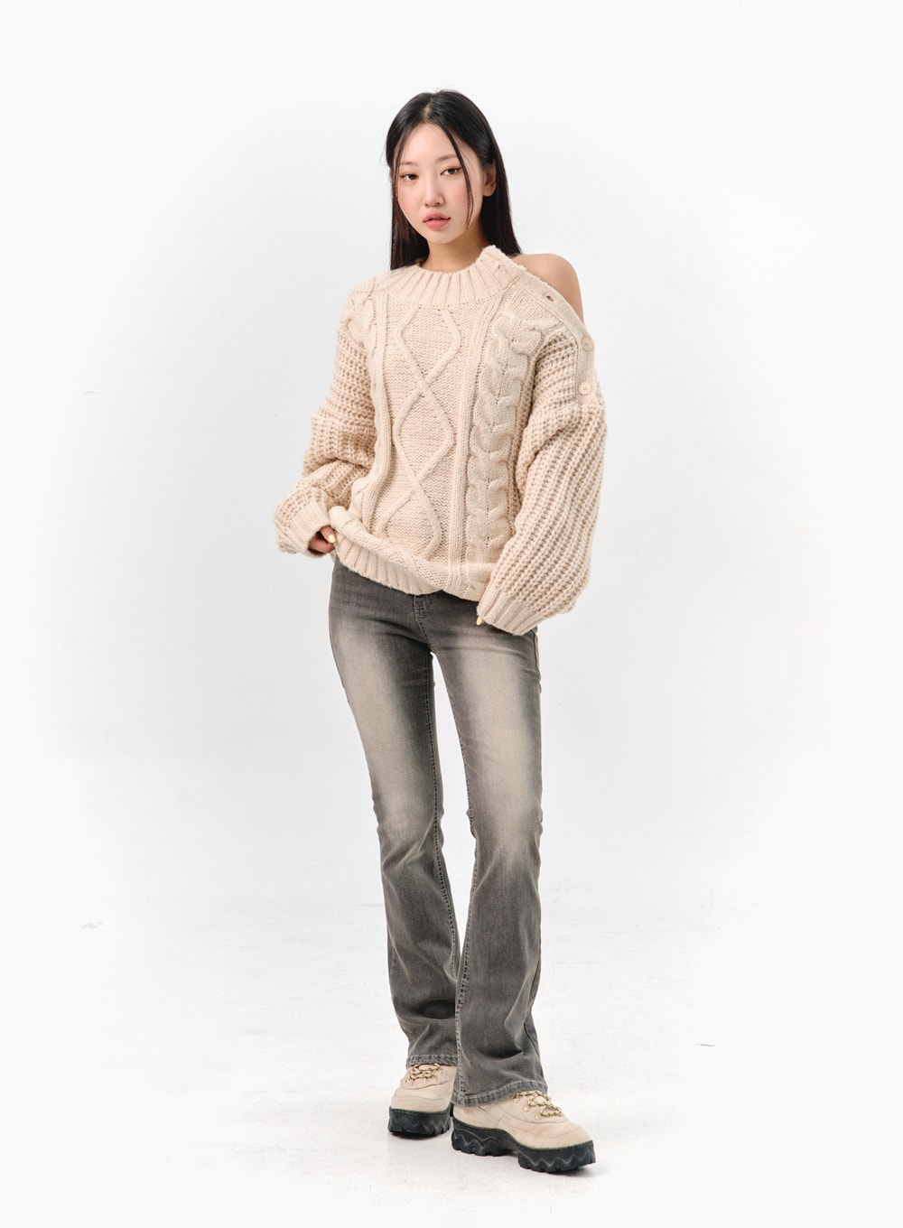 Cable Knit Buttoned Sweater IS301