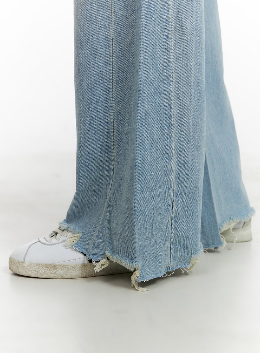 Destroyed Hem Loose Fit Straight Jeans CY431