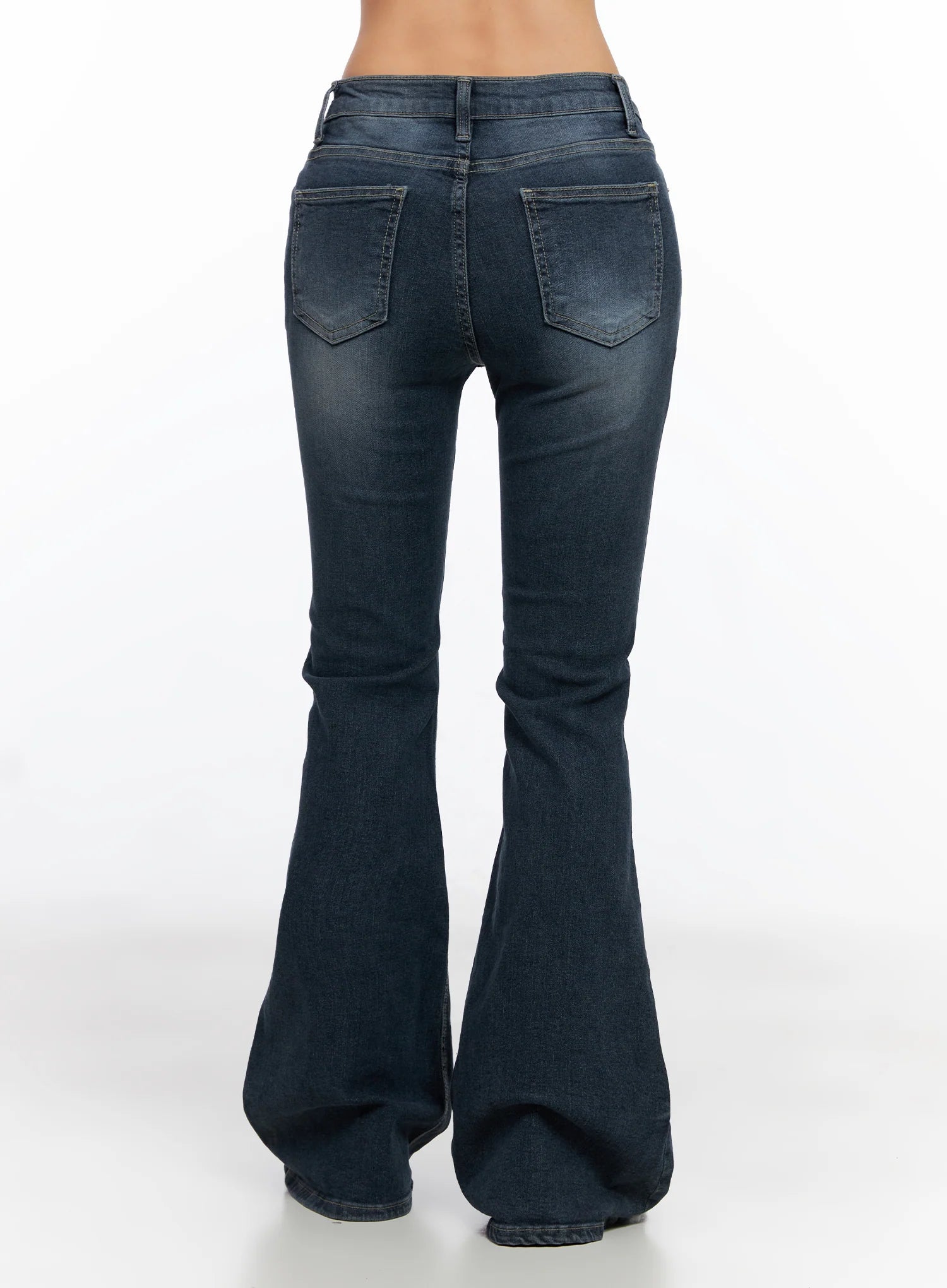 Melina Low-Rise Flare Jeans CO514