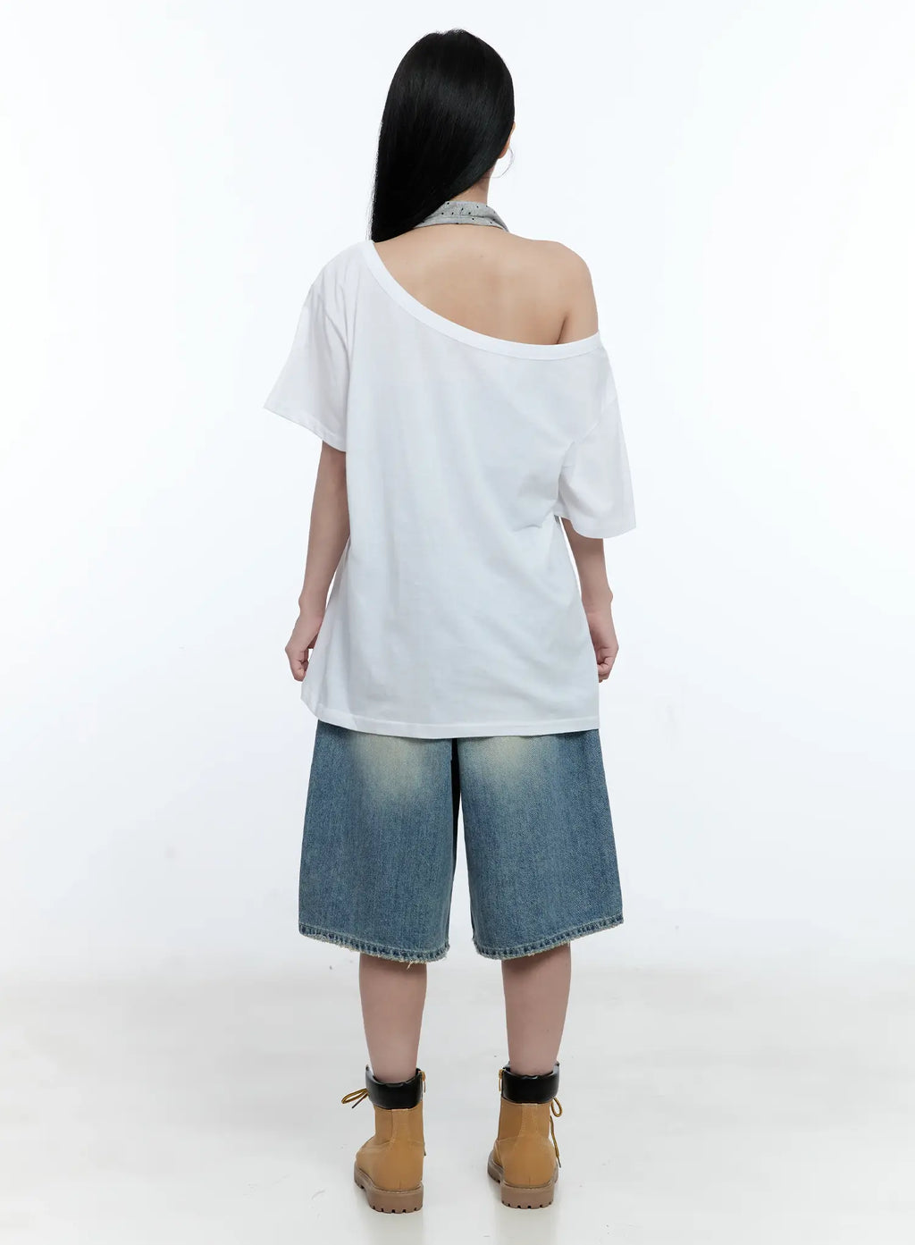 Off-Shoulder Loose-Fit Tee CG501