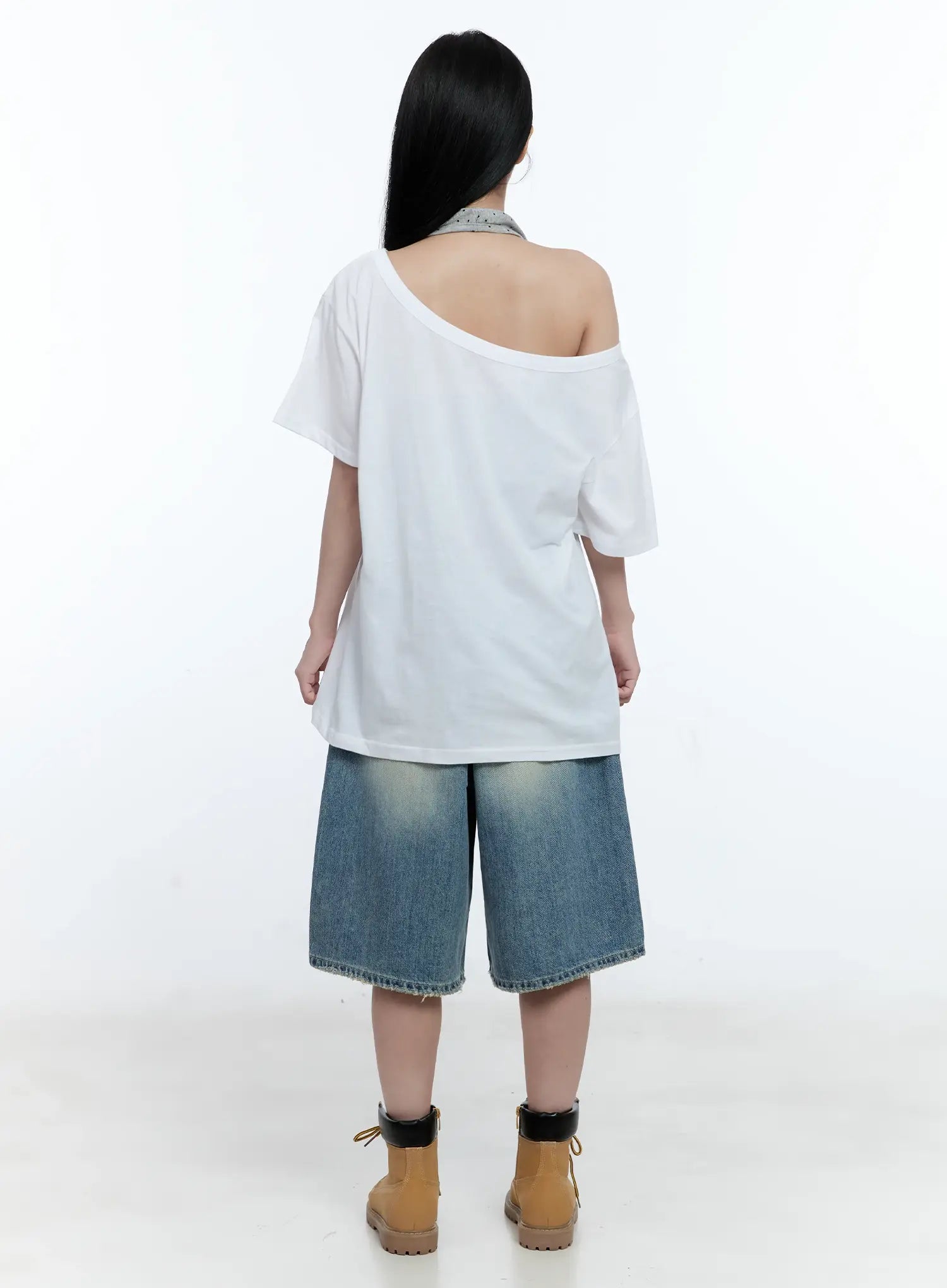 Off-Shoulder Loose-Fit Tee CG501