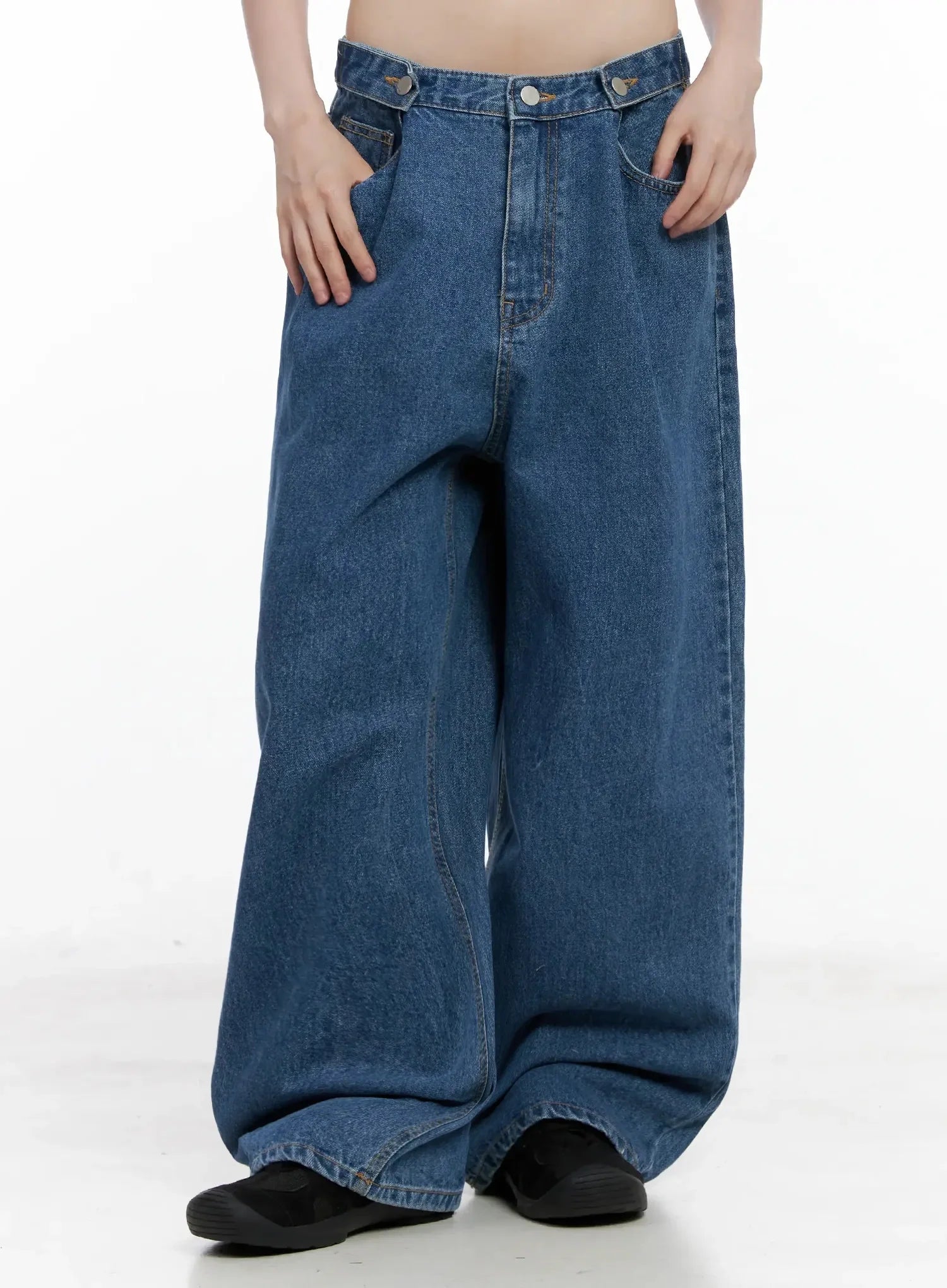 Pharita Loose-Fit Jeans IL528