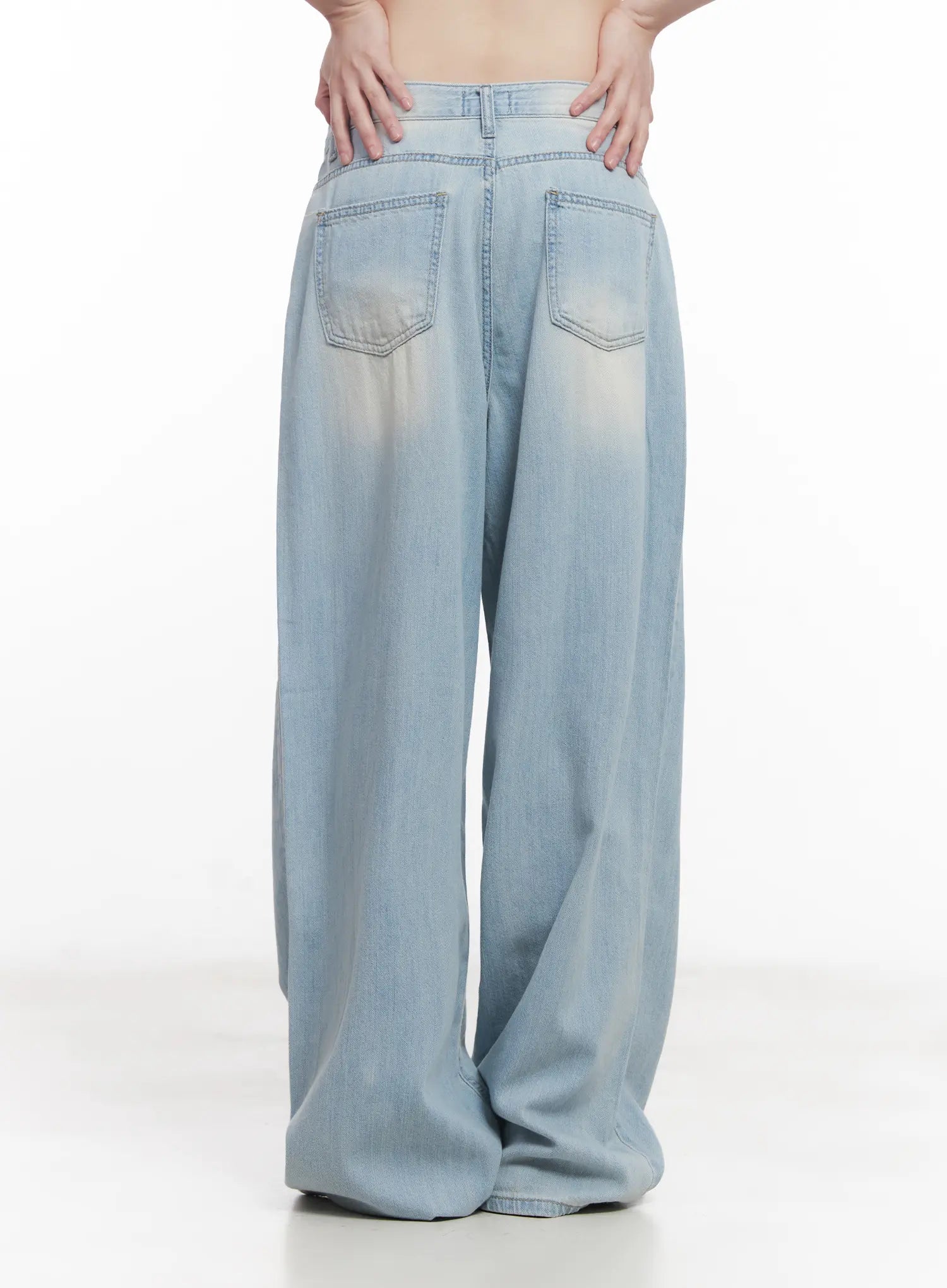 Garam Washed Wide-Leg Jeans CU518